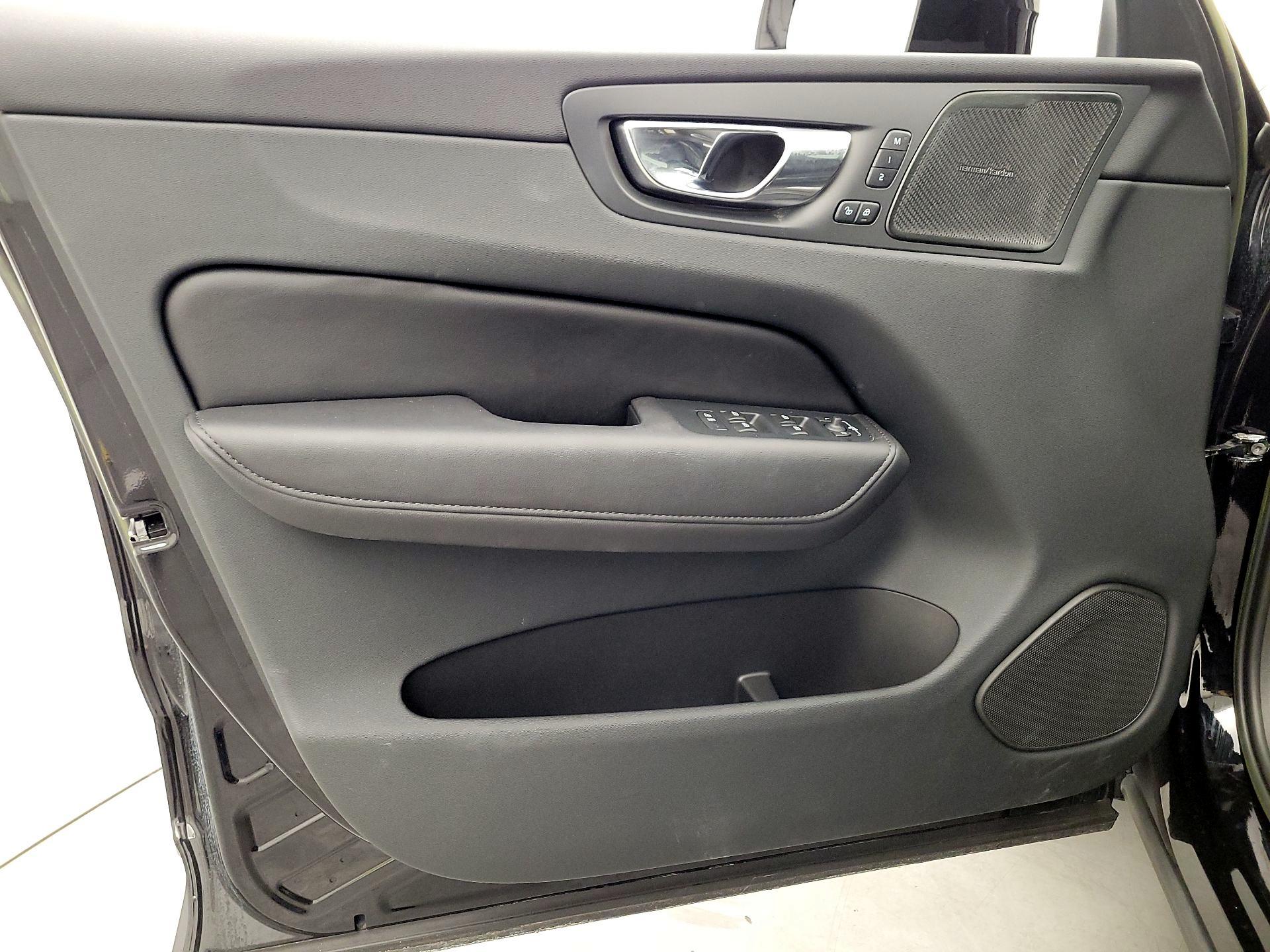 Thumbnail: 2023 Volvo XC60 - 12