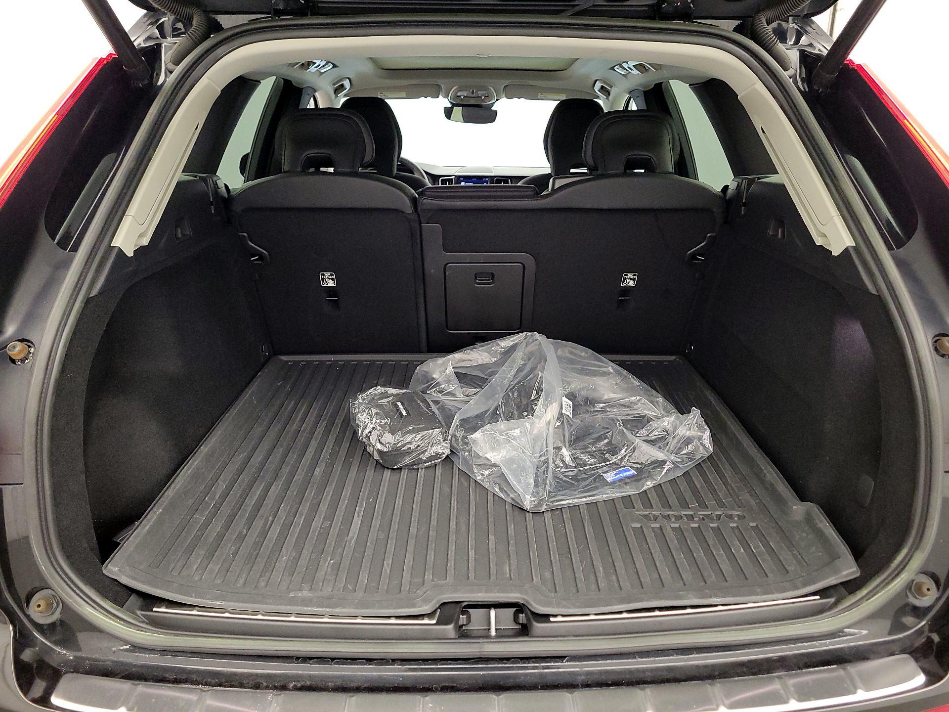 Thumbnail: 2023 Volvo XC60 - 16