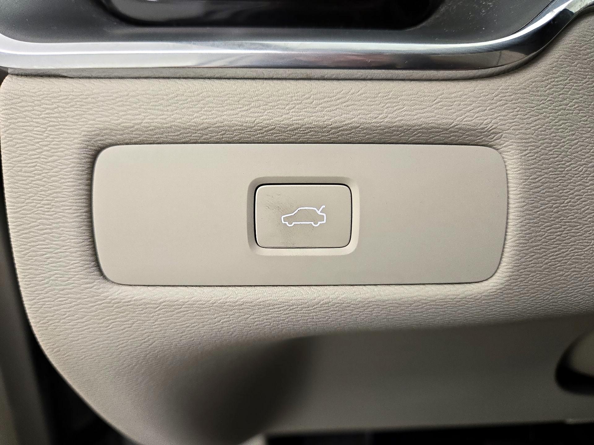 Thumbnail: 2024 Volvo XC60 - 13