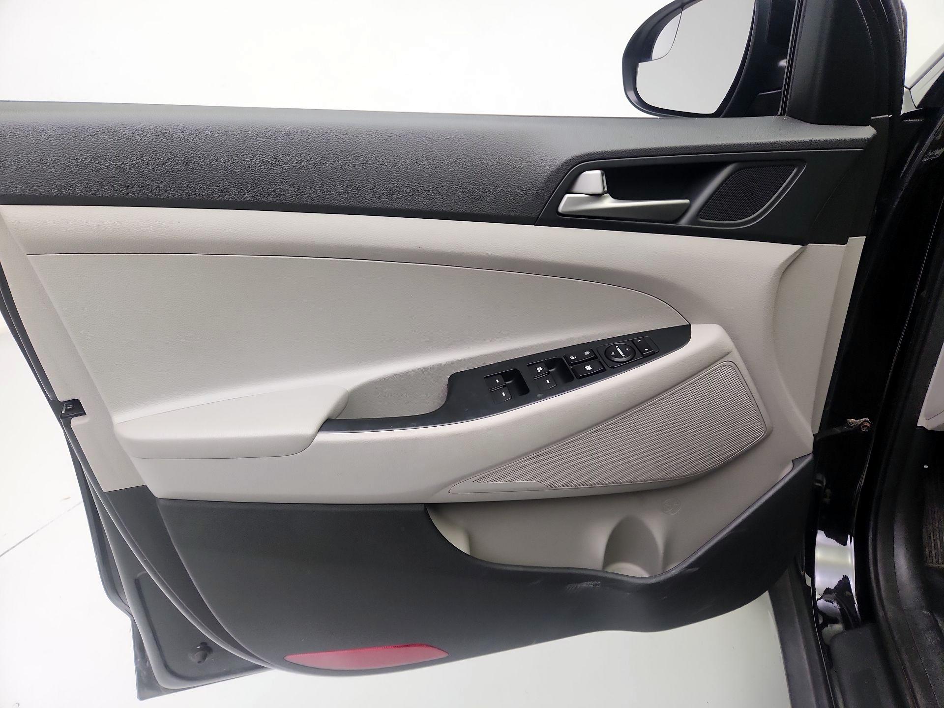 Thumbnail: 2018 Hyundai Tucson - 12