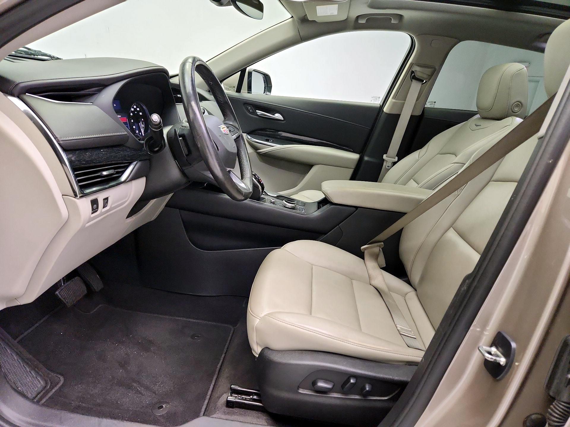 Thumbnail: 2023 Cadillac XT4 - 11