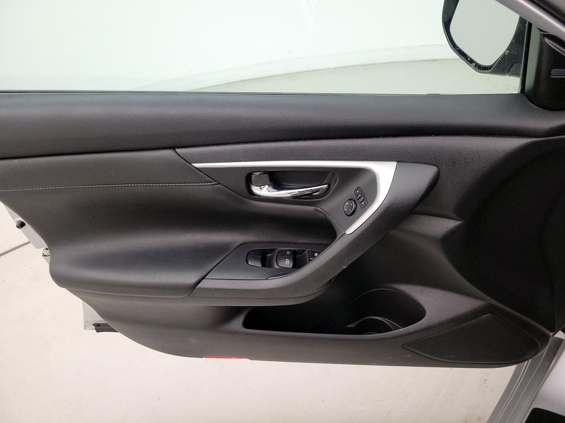 Thumbnail: 2018 Nissan Altima - 12