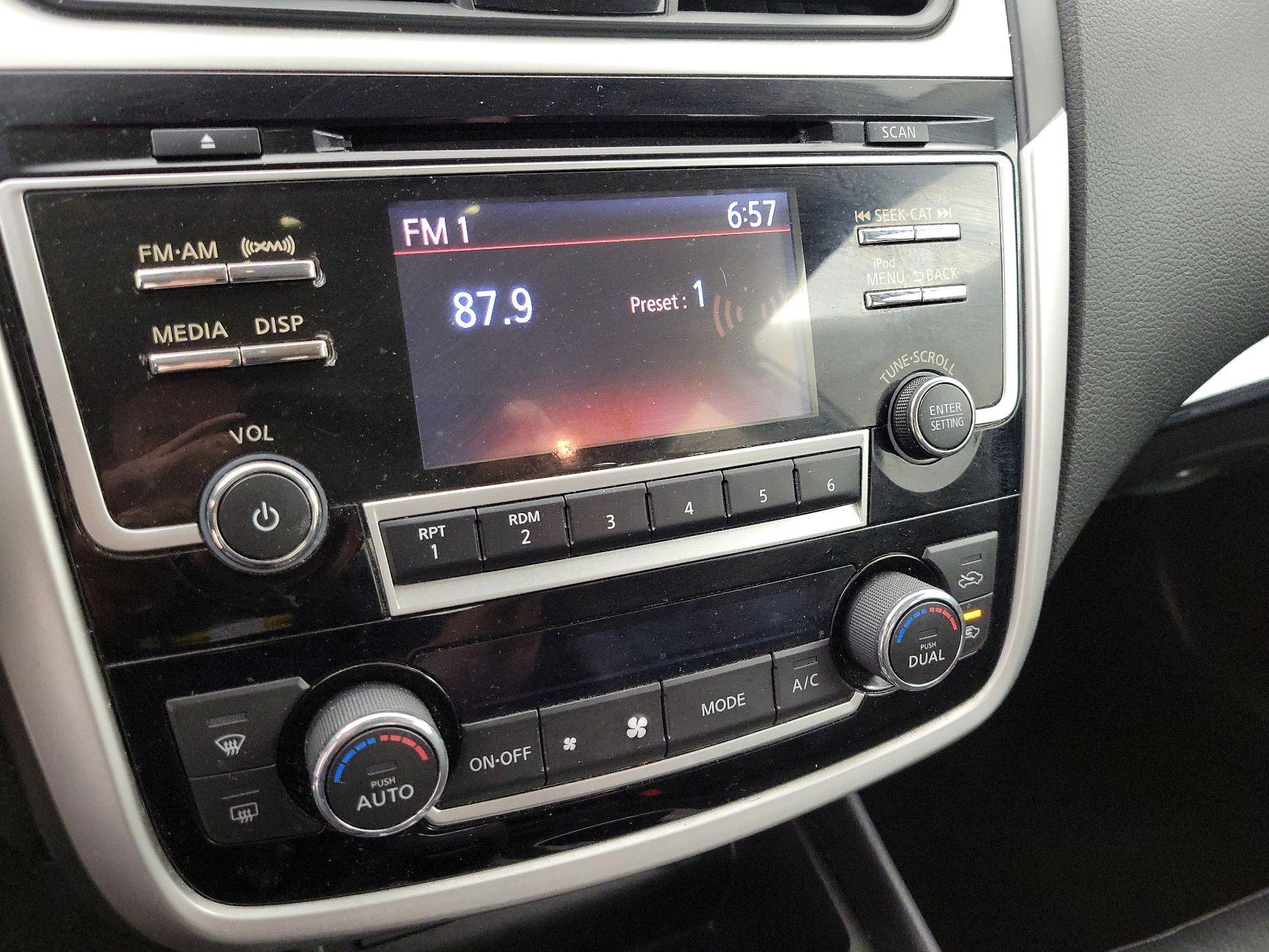 Thumbnail: 2018 Nissan Altima - 15