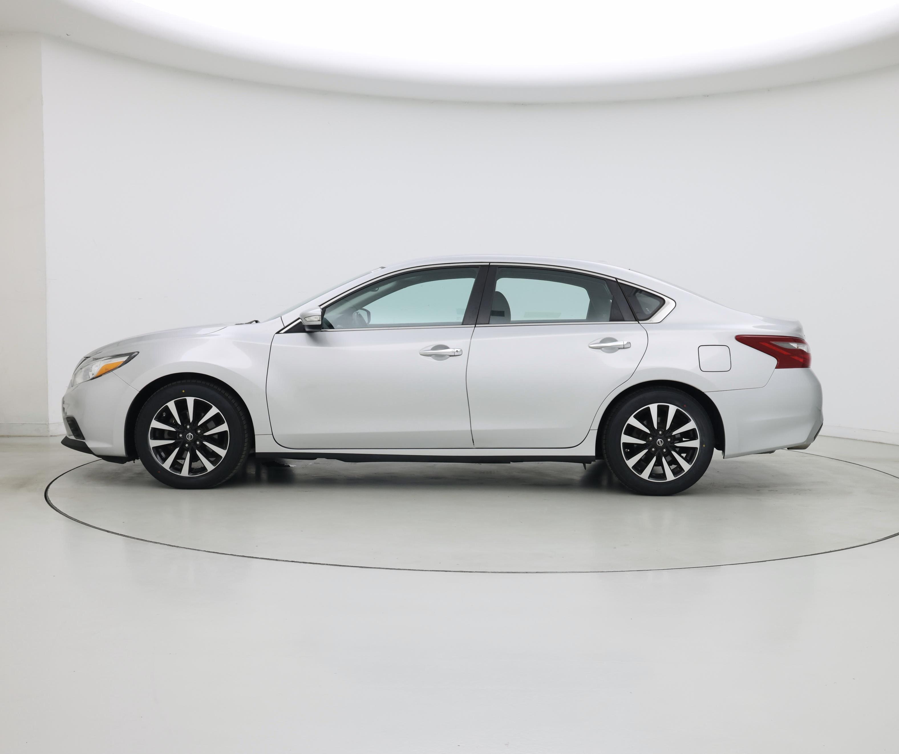 Thumbnail: 2018 Nissan Altima - 3