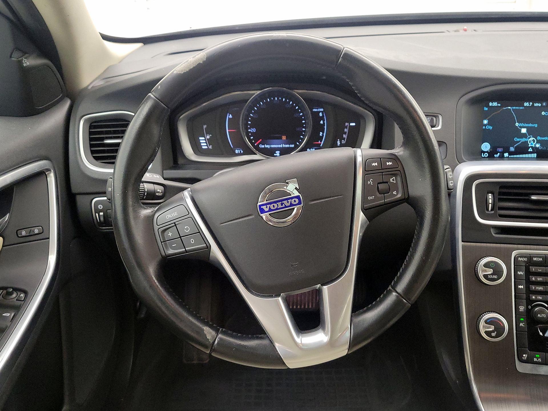 Thumbnail: 2016 Volvo V60 - 10