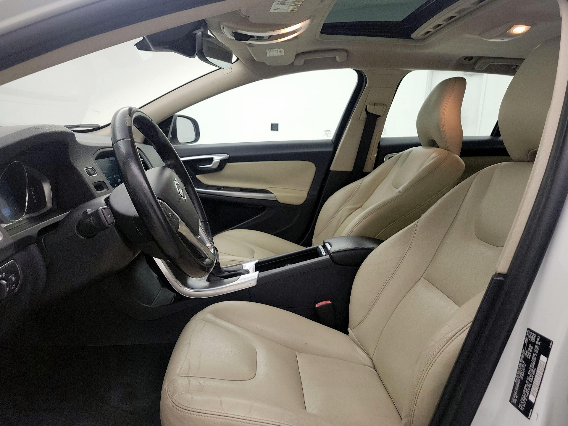 Thumbnail: 2016 Volvo V60 - 11