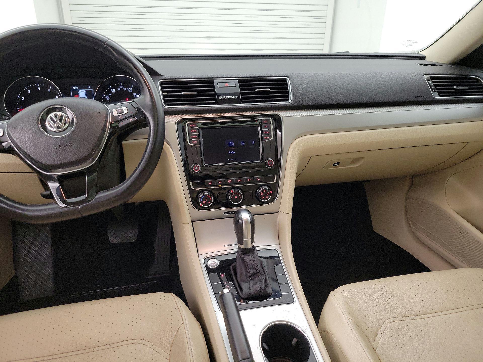 Thumbnail: 2019 Volkswagen Passat - 9