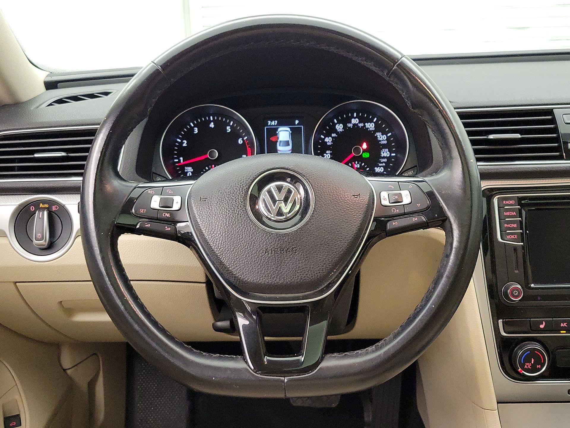 Thumbnail: 2019 Volkswagen Passat - 10