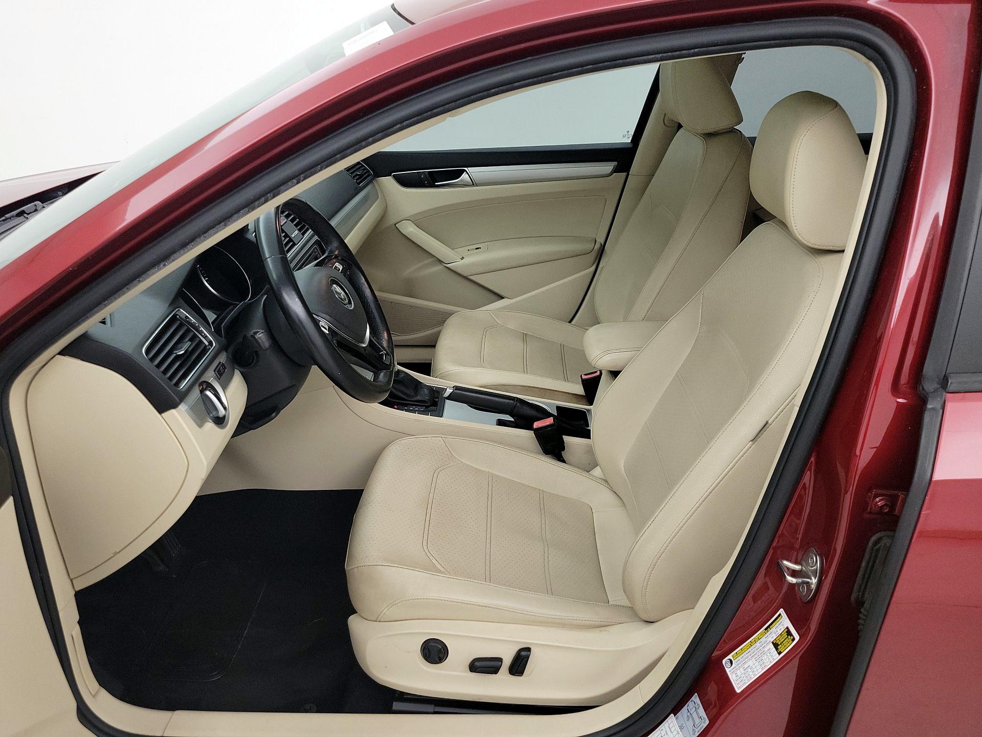 Thumbnail: 2019 Volkswagen Passat - 11