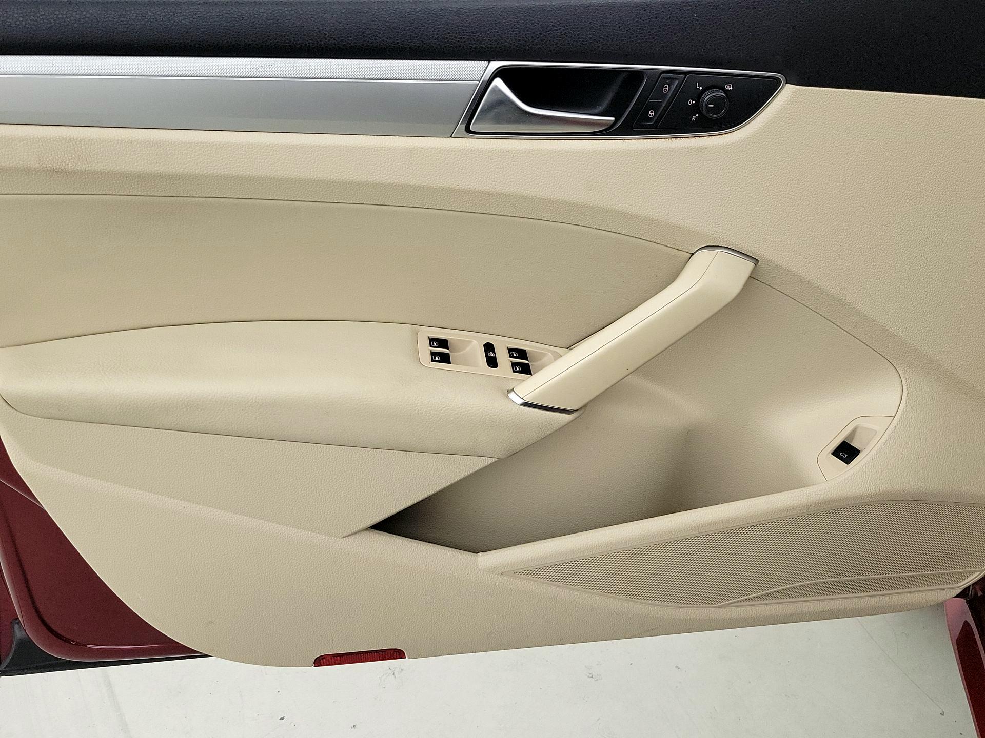 Thumbnail: 2019 Volkswagen Passat - 12