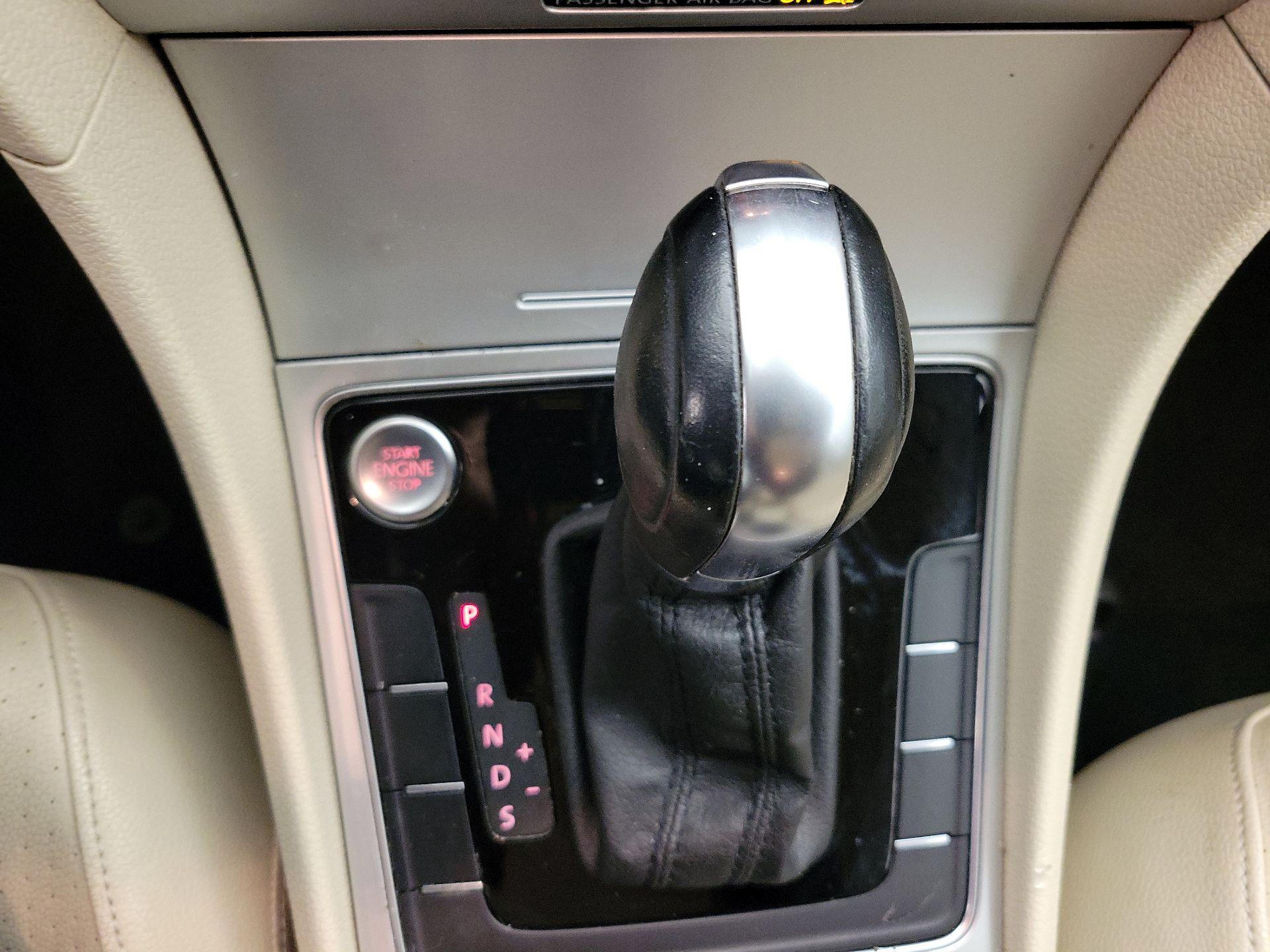 Thumbnail: 2019 Volkswagen Passat - 17