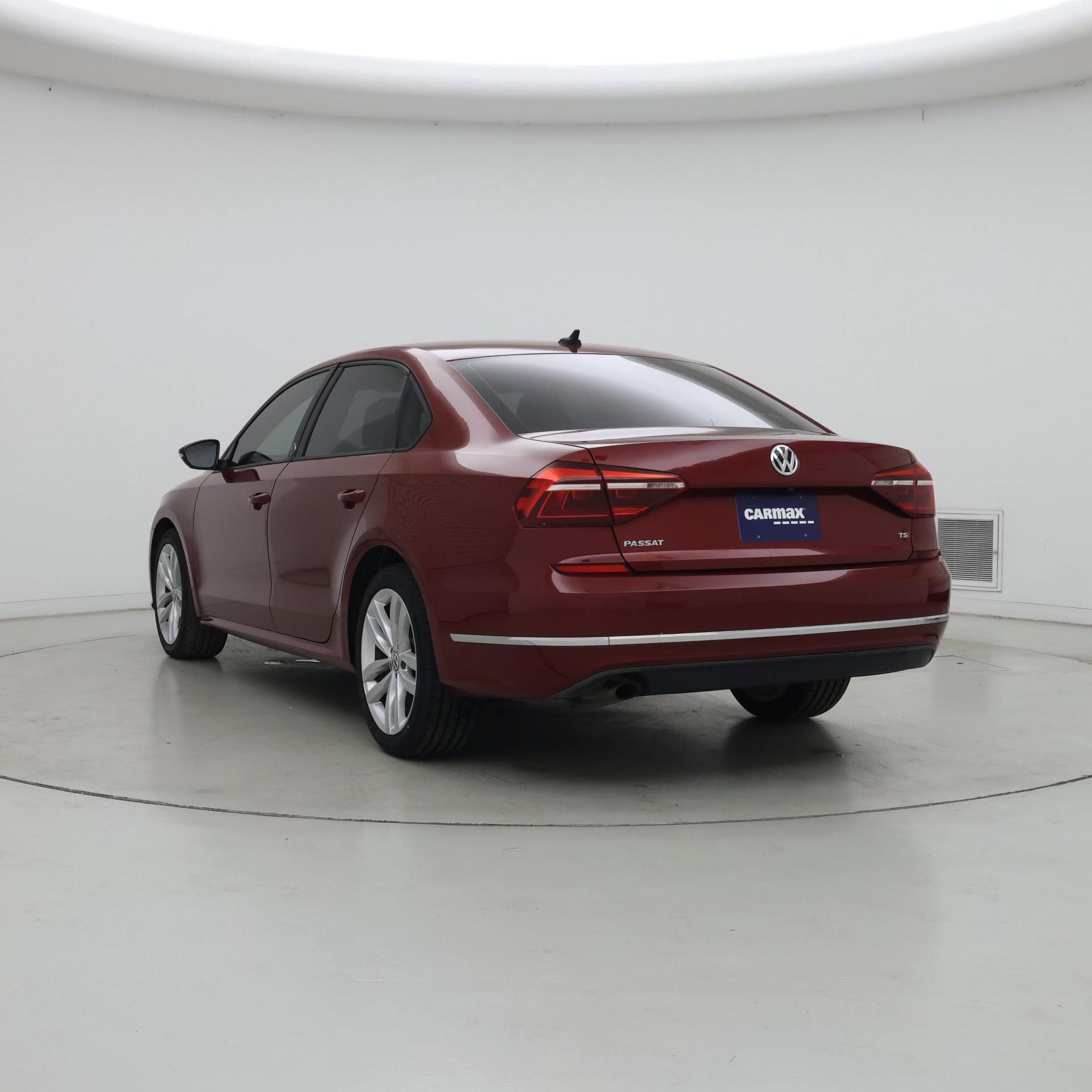 Thumbnail: 2019 Volkswagen Passat - 2