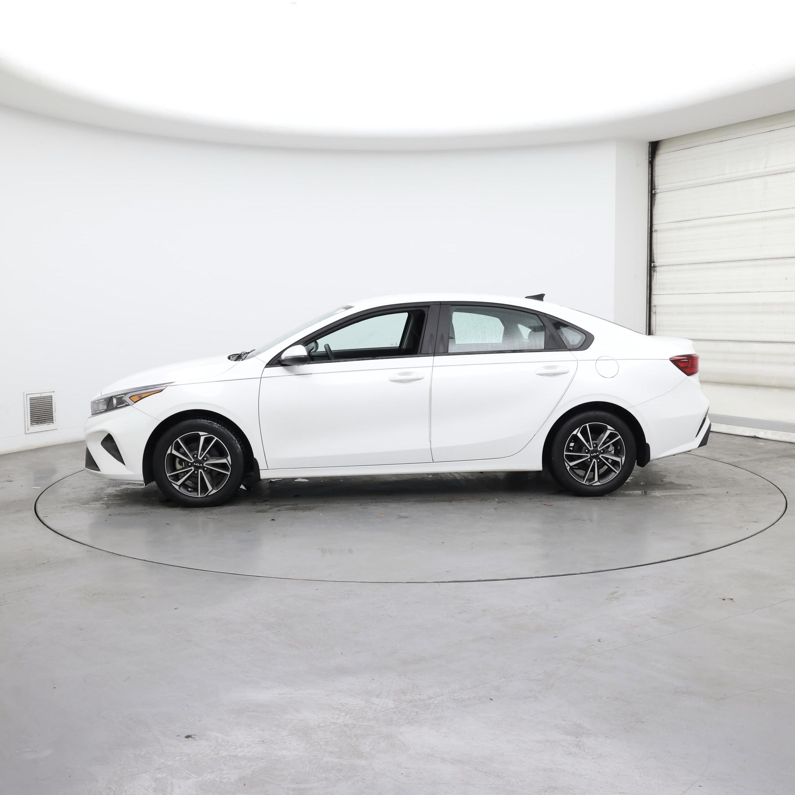 Thumbnail: 2023 Kia Forte - 3