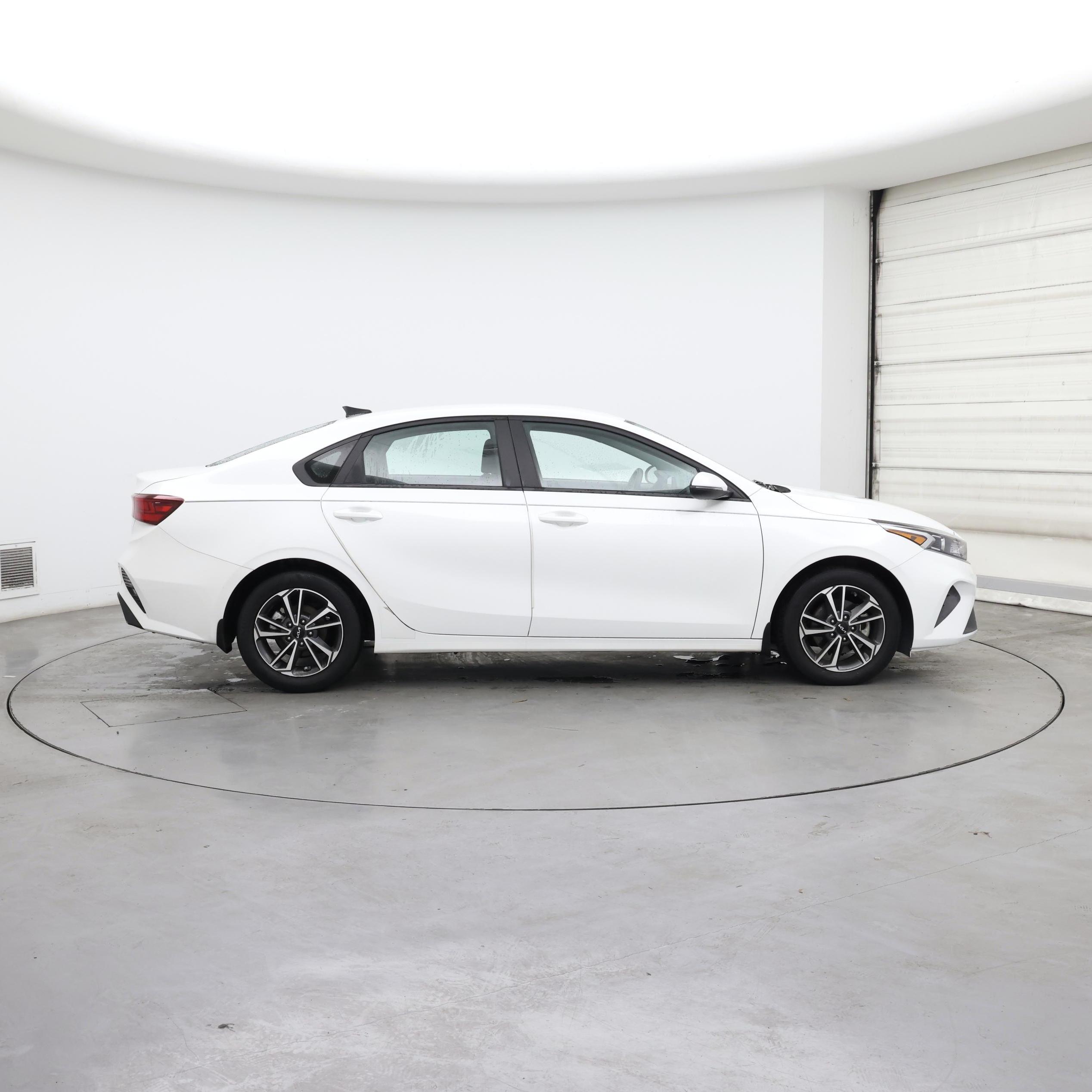 Thumbnail: 2023 Kia Forte - 7