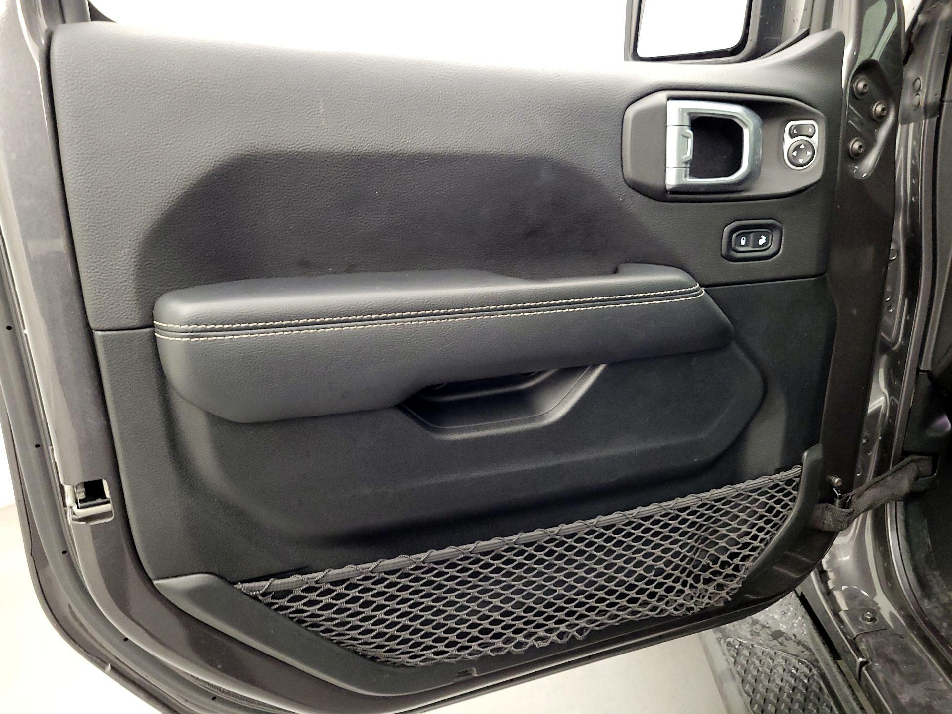 Thumbnail: 2021 Jeep Gladiator - 12