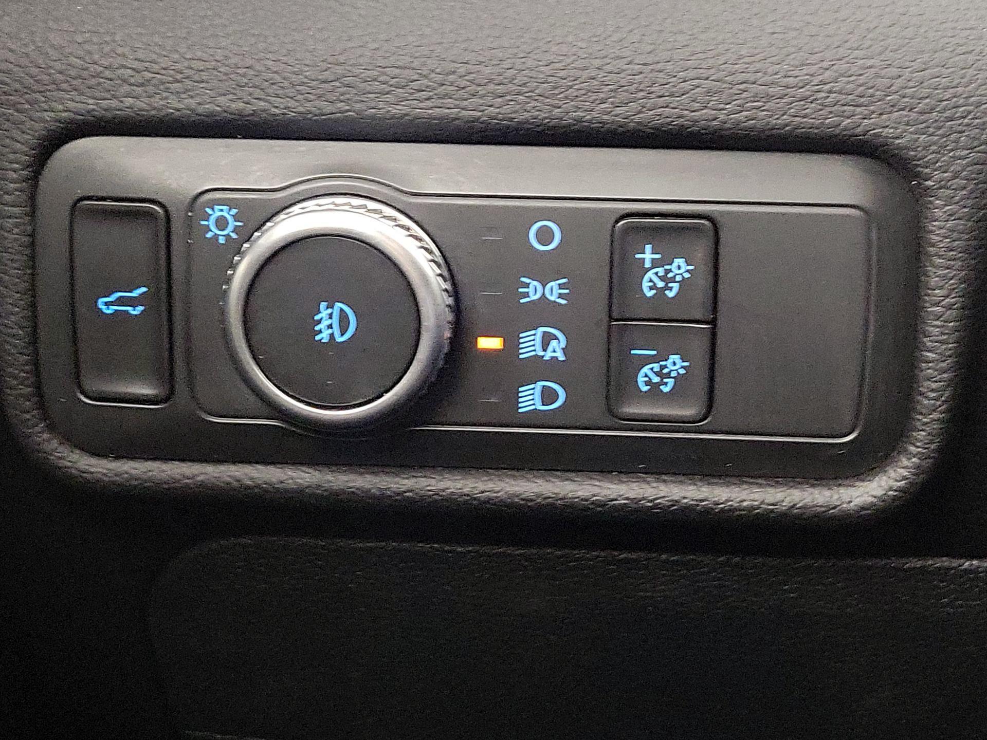 Thumbnail: 2021 Ford Explorer - 13