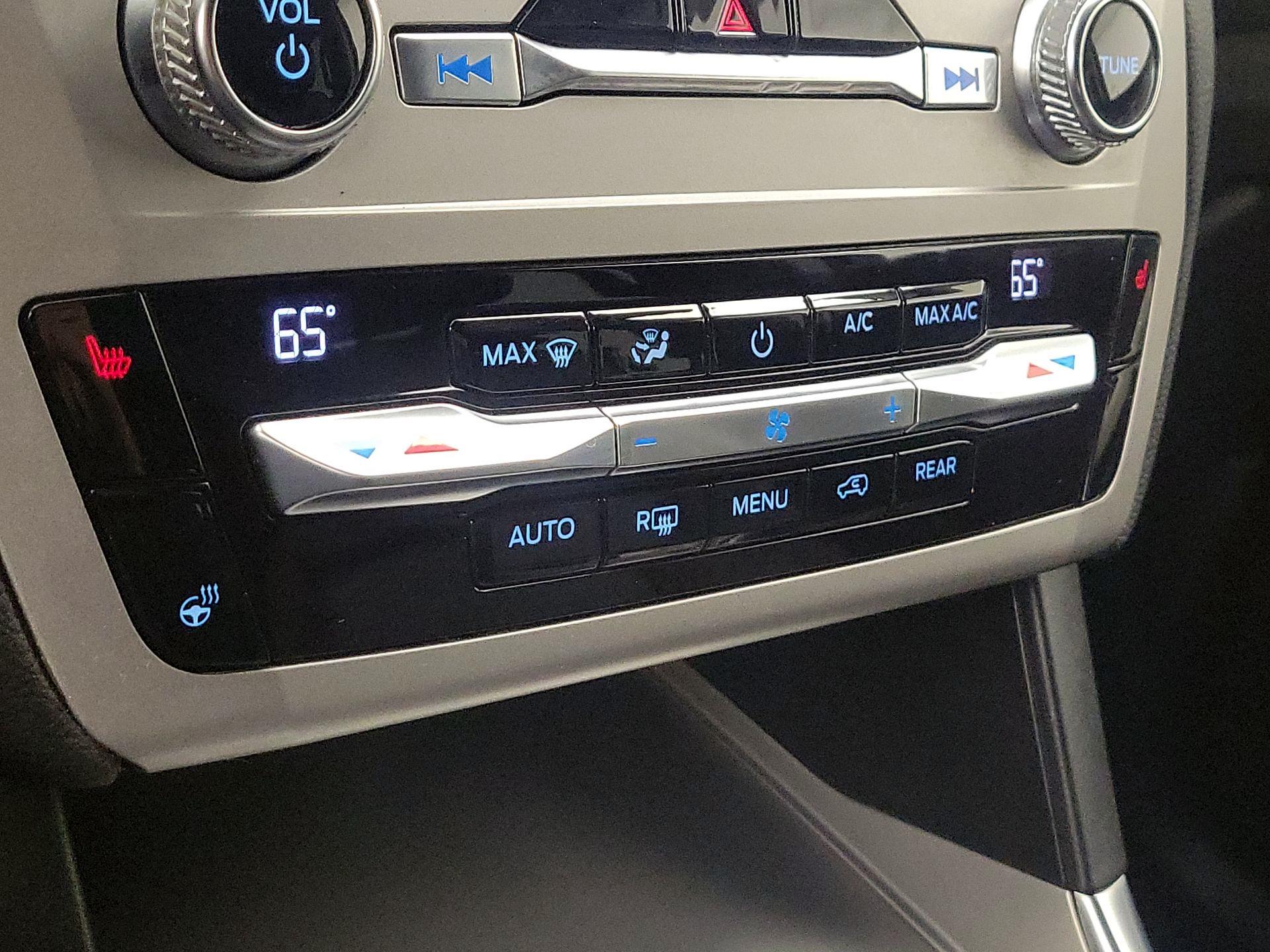 Thumbnail: 2021 Ford Explorer - 16