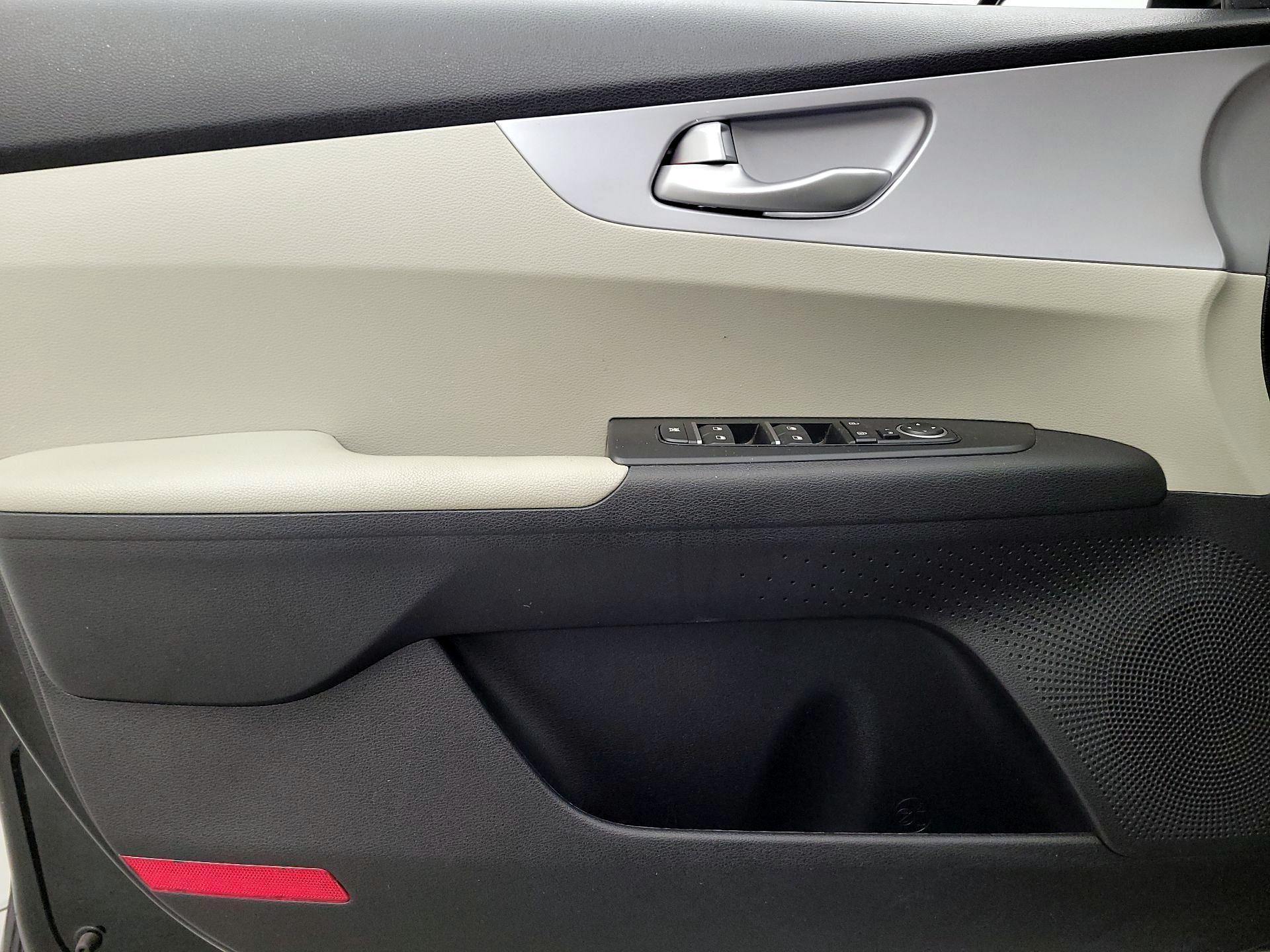 Thumbnail: 2023 Kia Forte - 12