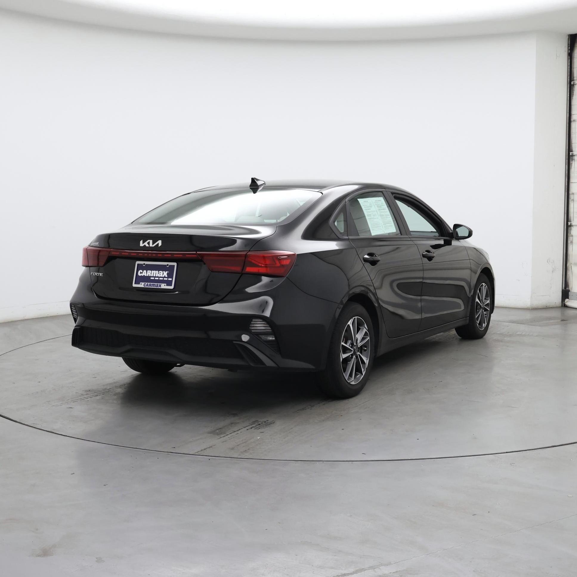 Thumbnail: 2023 Kia Forte - 8