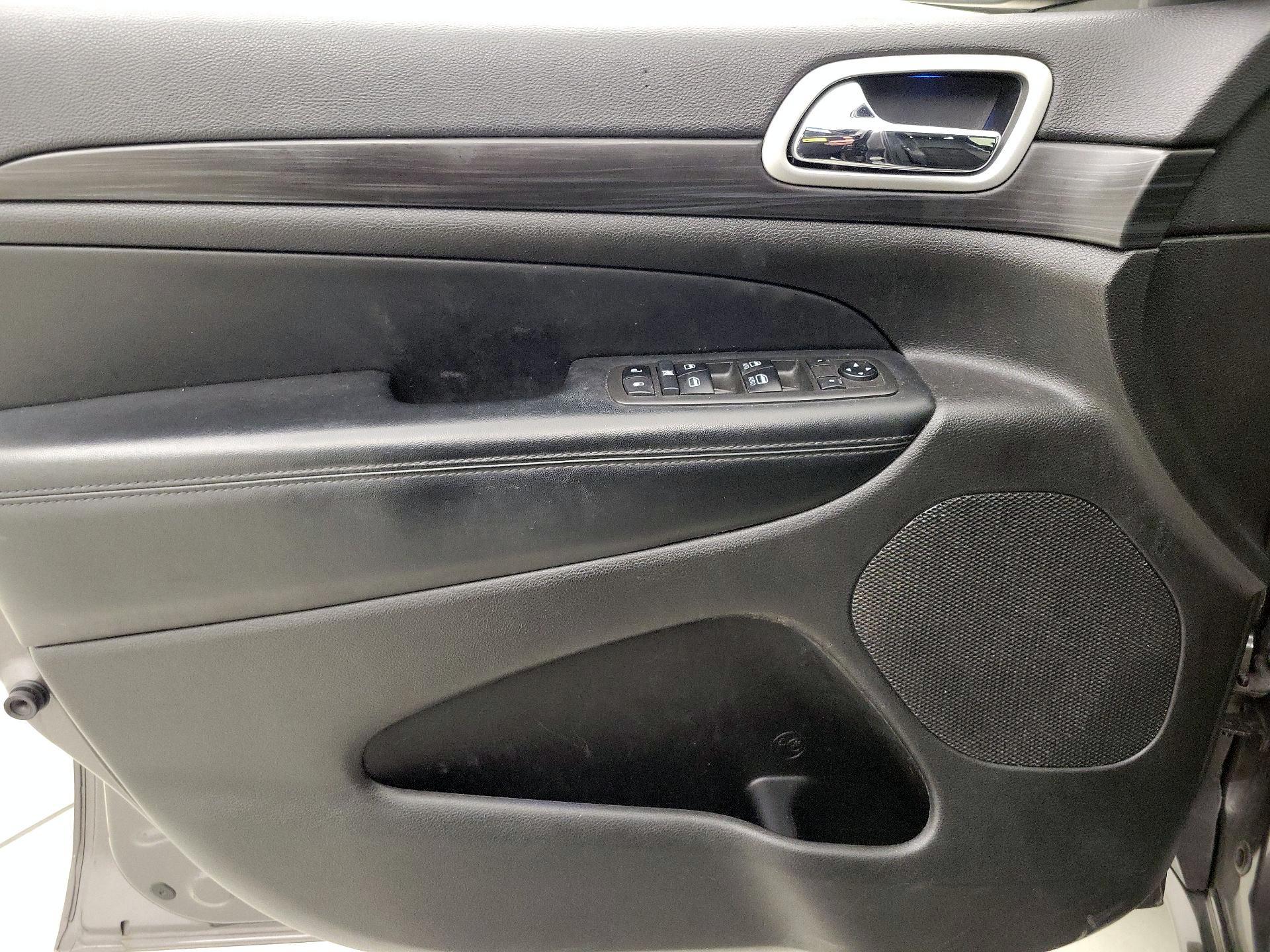 Thumbnail: 2021 Jeep Grand Cherokee - 12