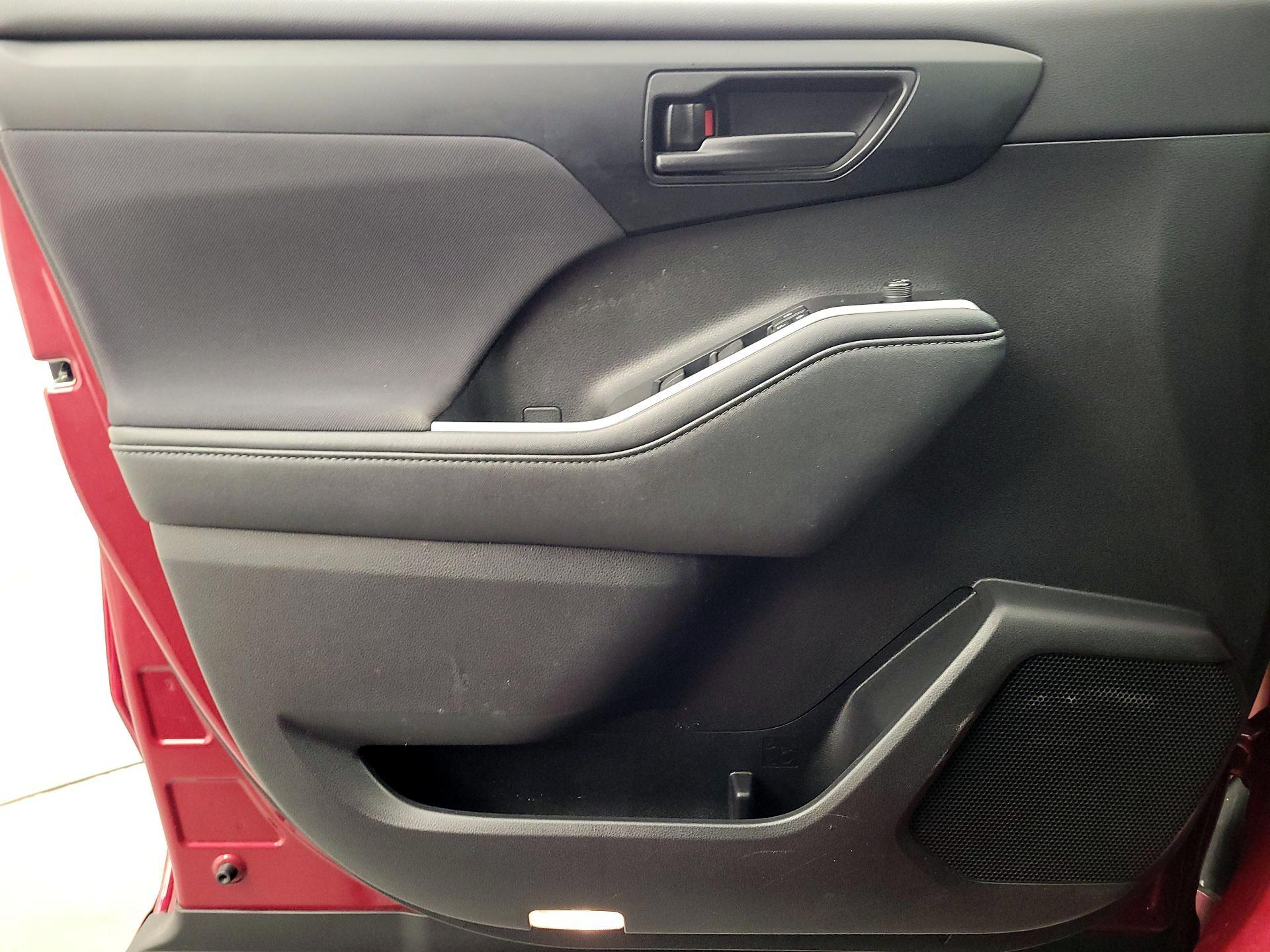 Thumbnail: 2021 Toyota Highlander - 12