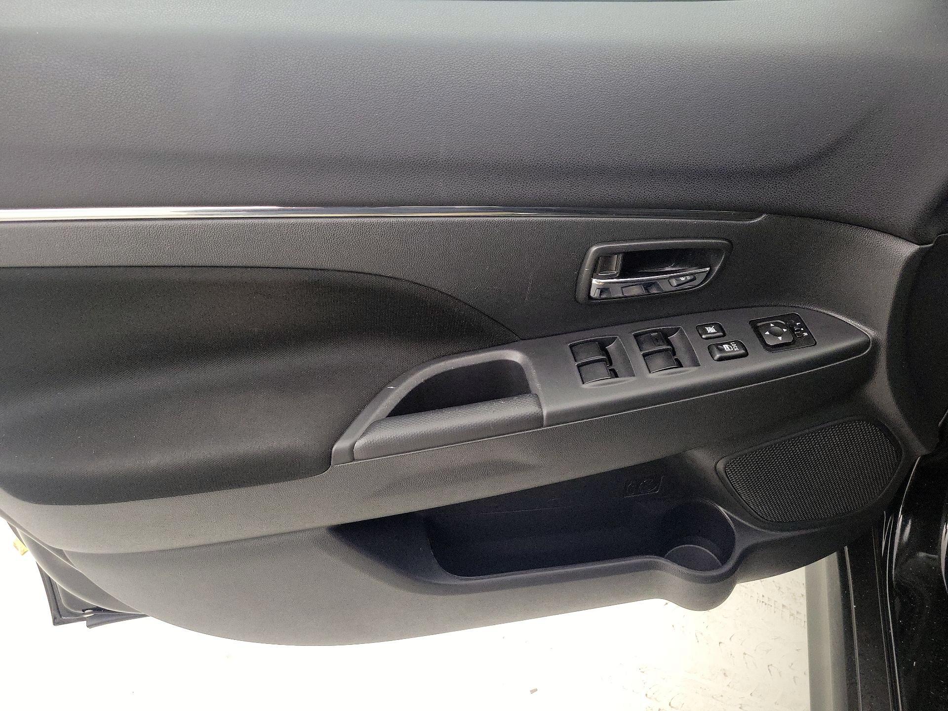 Thumbnail: 2024 Mitsubishi Outlander Sport - 12