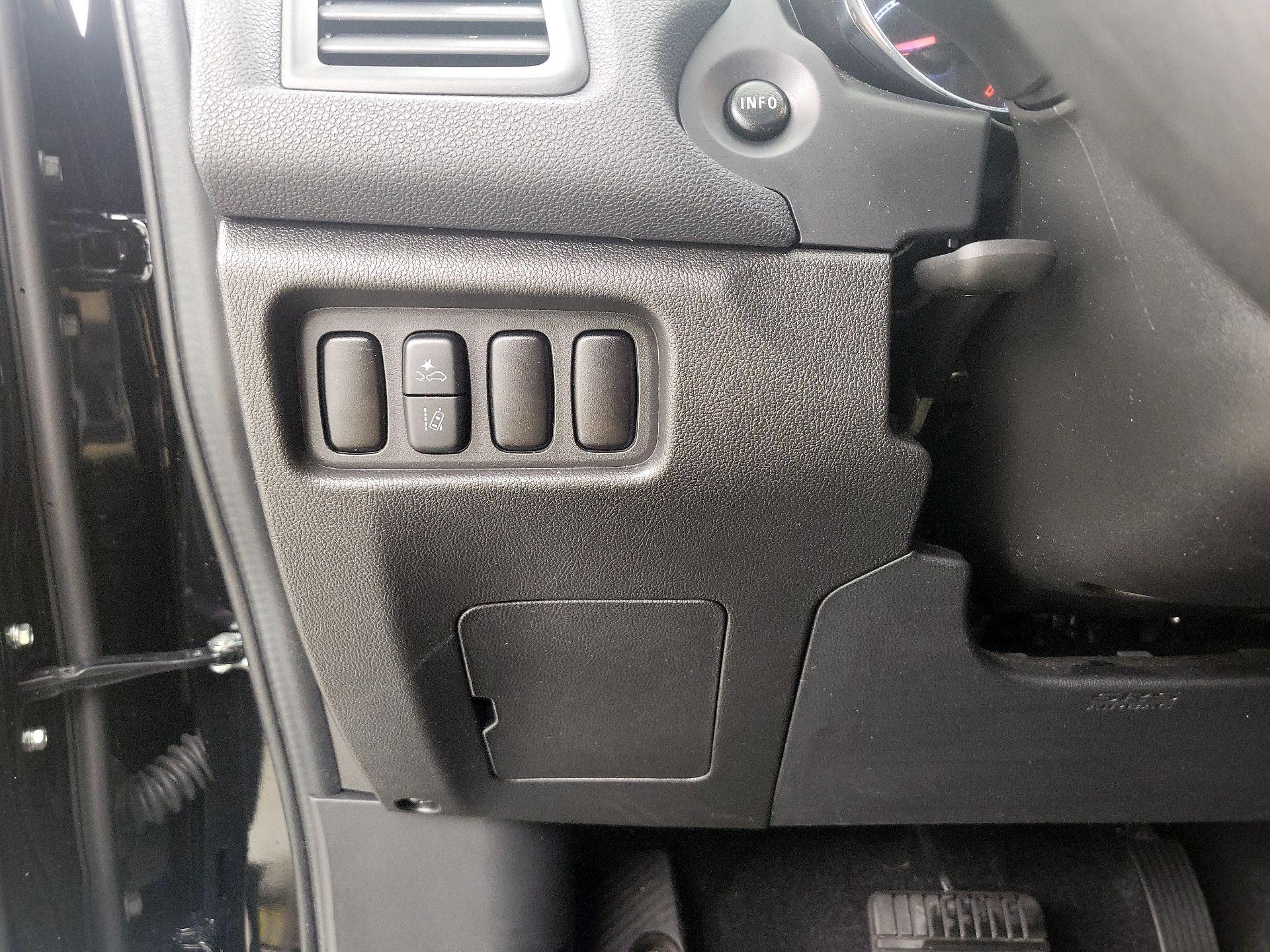 Thumbnail: 2024 Mitsubishi Outlander Sport - 13