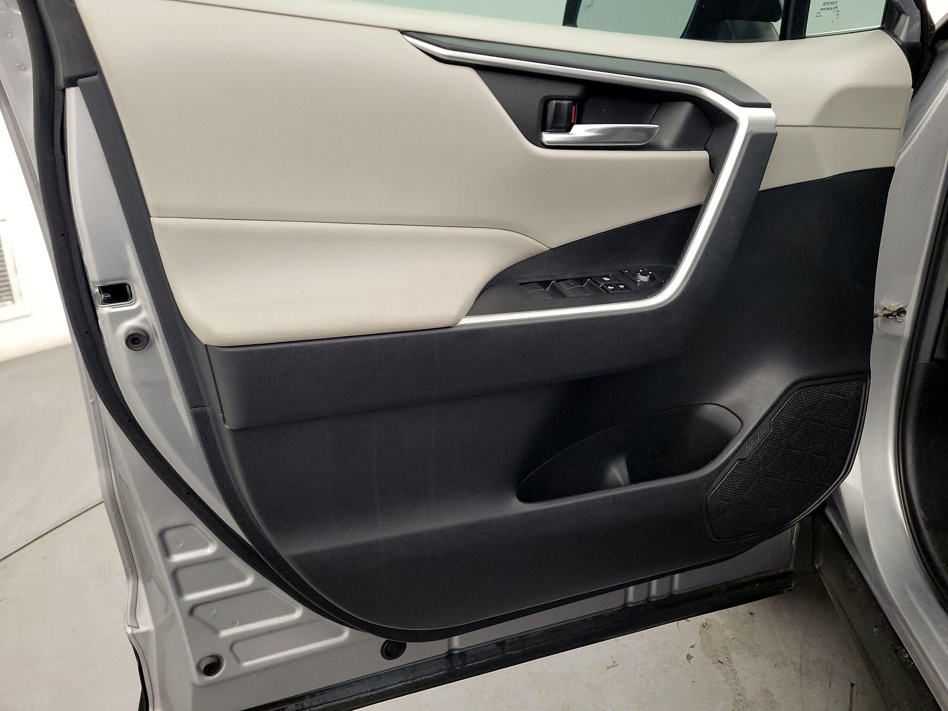 Thumbnail: 2021 Toyota RAV4 - 12