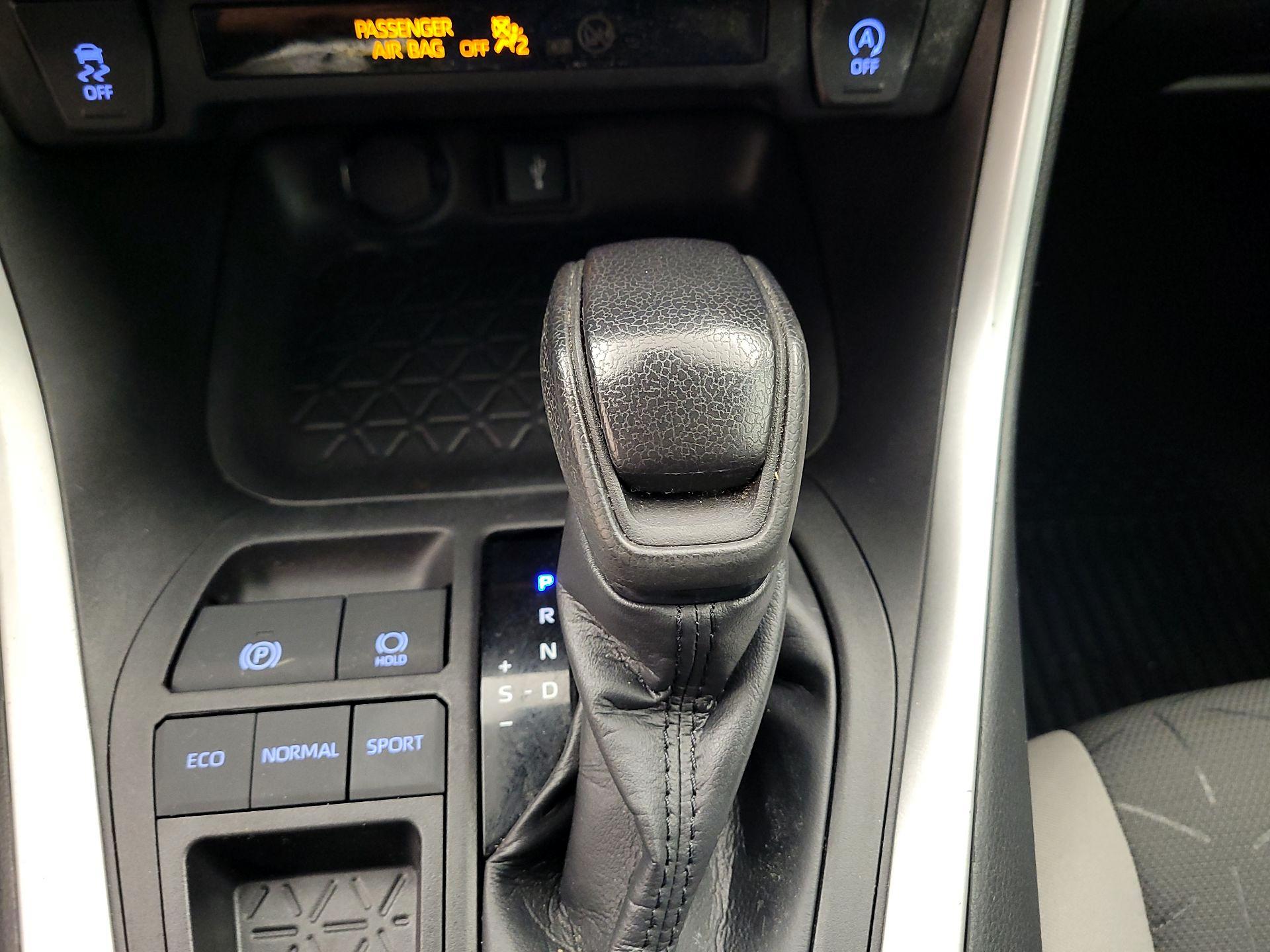 Thumbnail: 2021 Toyota RAV4 - 15