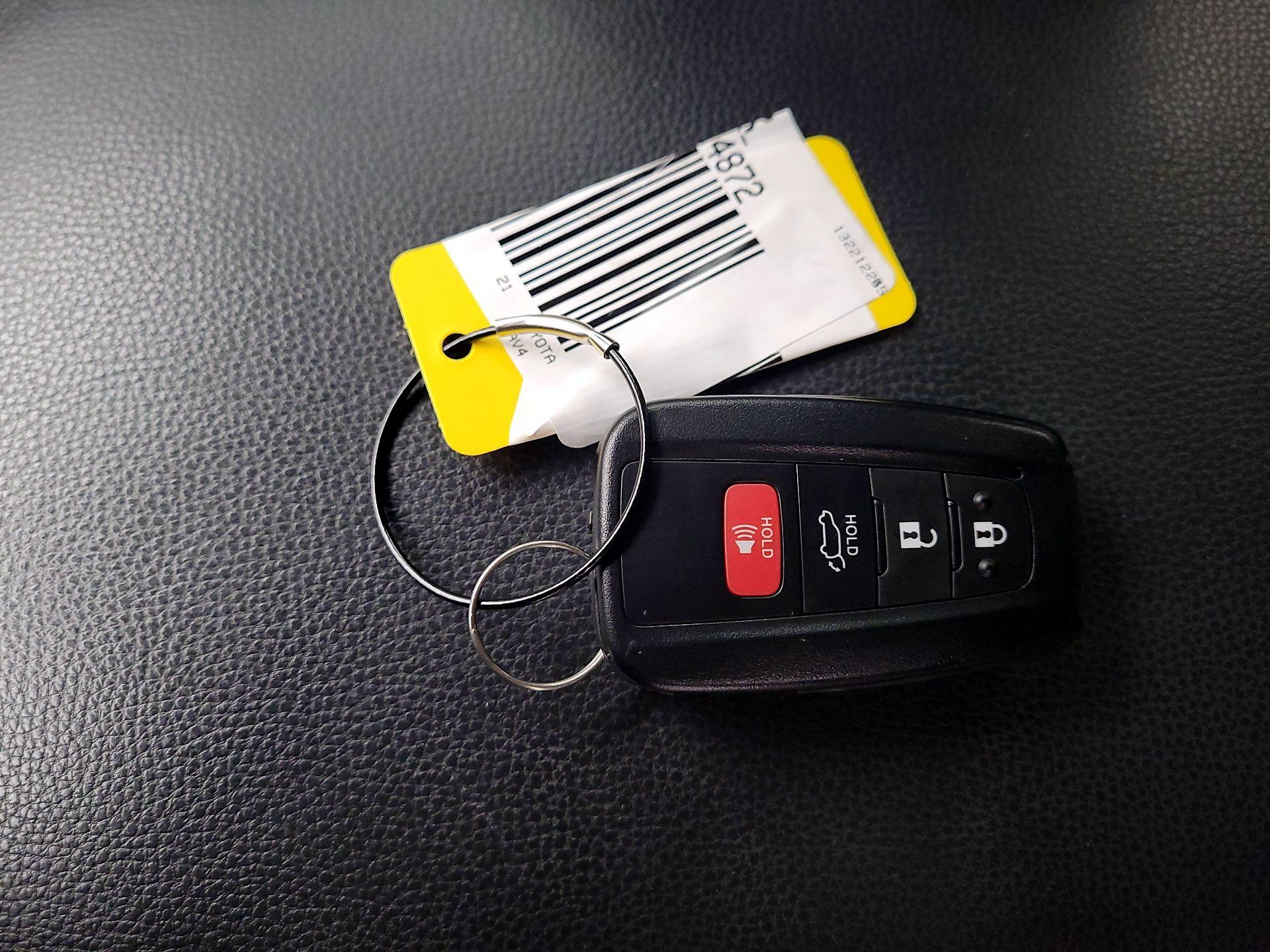 Thumbnail: 2021 Toyota RAV4 - 18