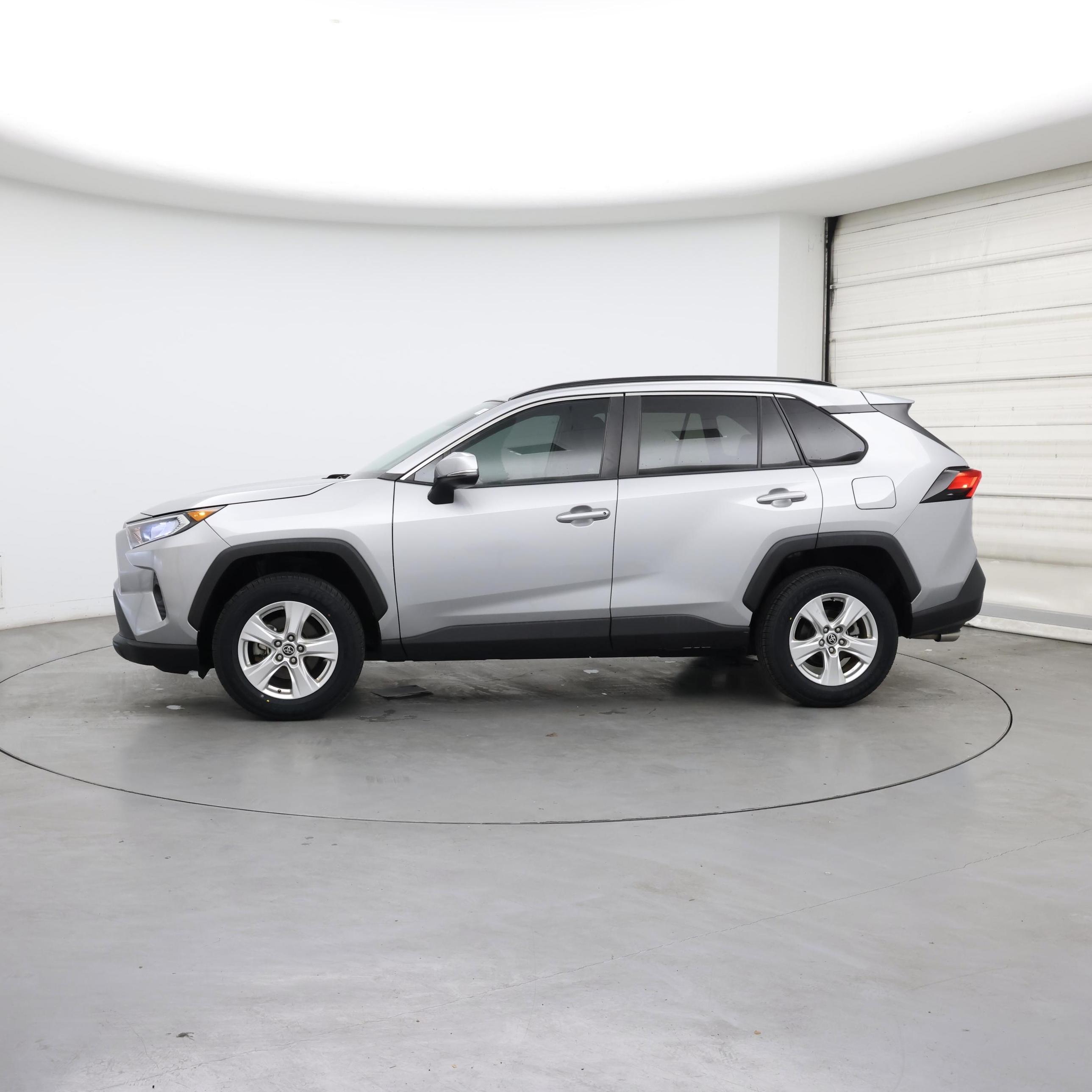 Thumbnail: 2021 Toyota RAV4 - 3