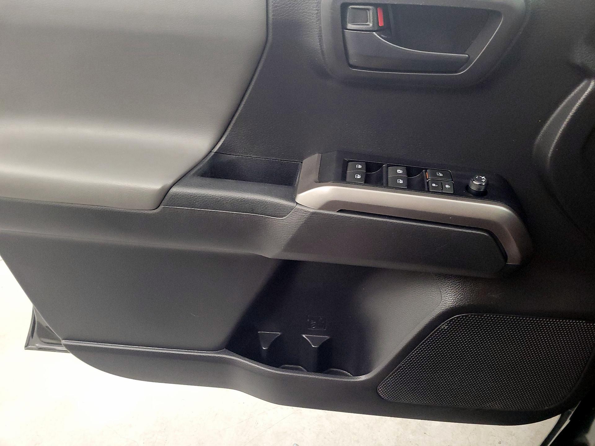 Thumbnail: 2022 Toyota Tacoma - 12