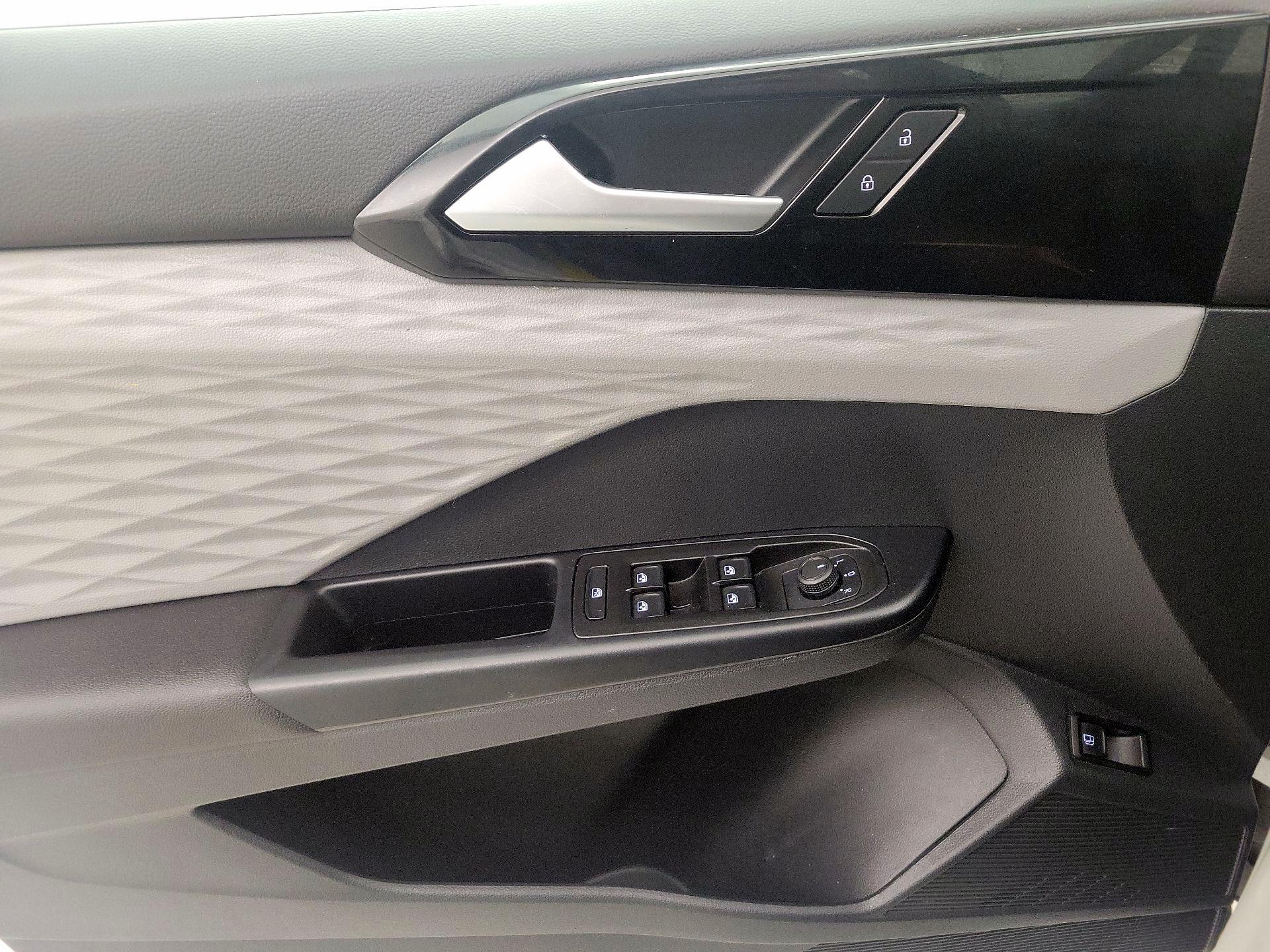 Thumbnail: 2023 Volkswagen Tiguan - 12