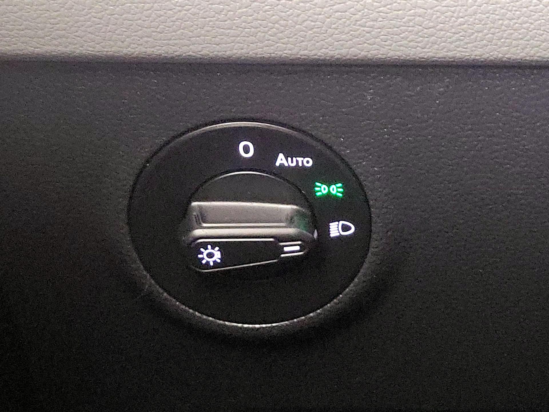 Thumbnail: 2023 Volkswagen Tiguan - 13