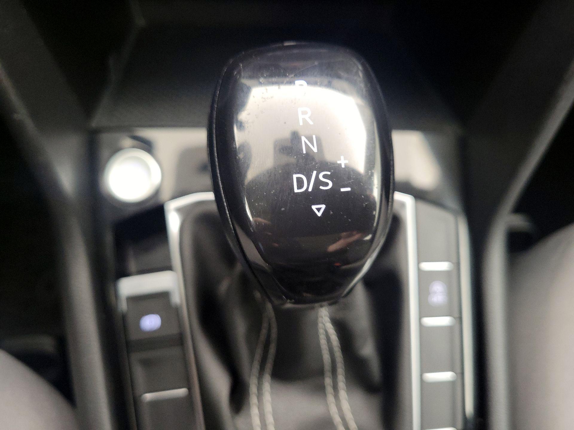 Thumbnail: 2023 Volkswagen Tiguan - 17