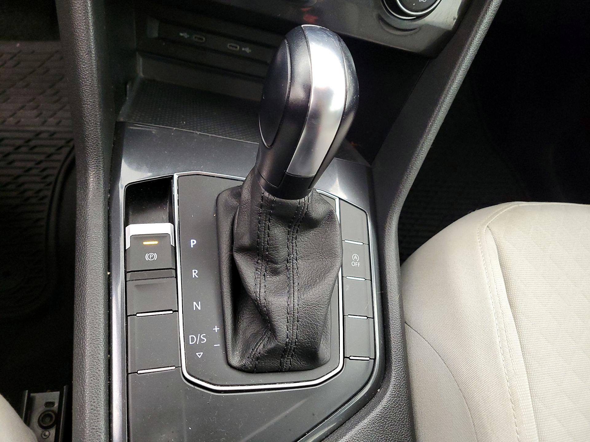 Thumbnail: 2020 Volkswagen Tiguan - 15