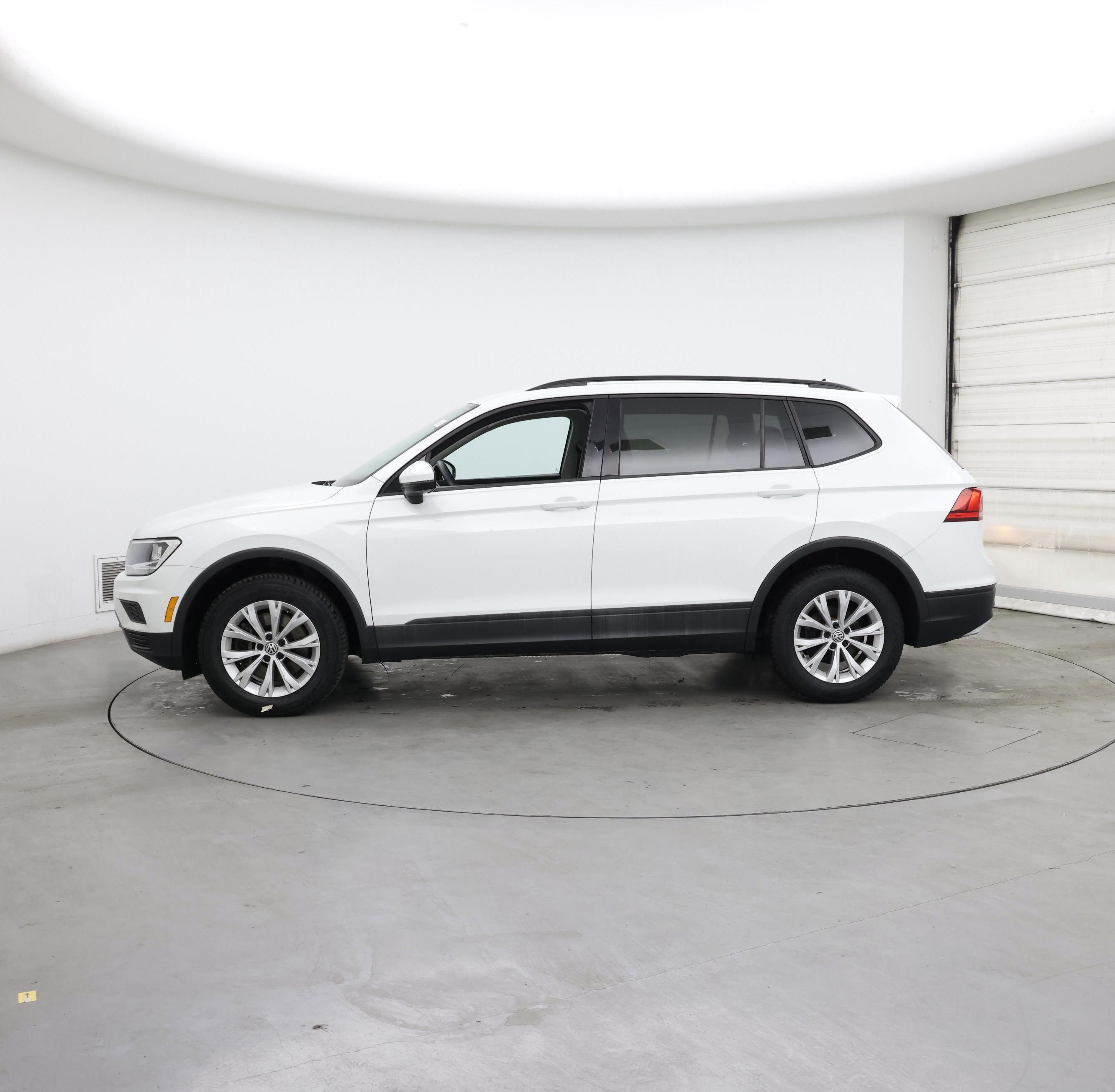 Thumbnail: 2020 Volkswagen Tiguan - 3