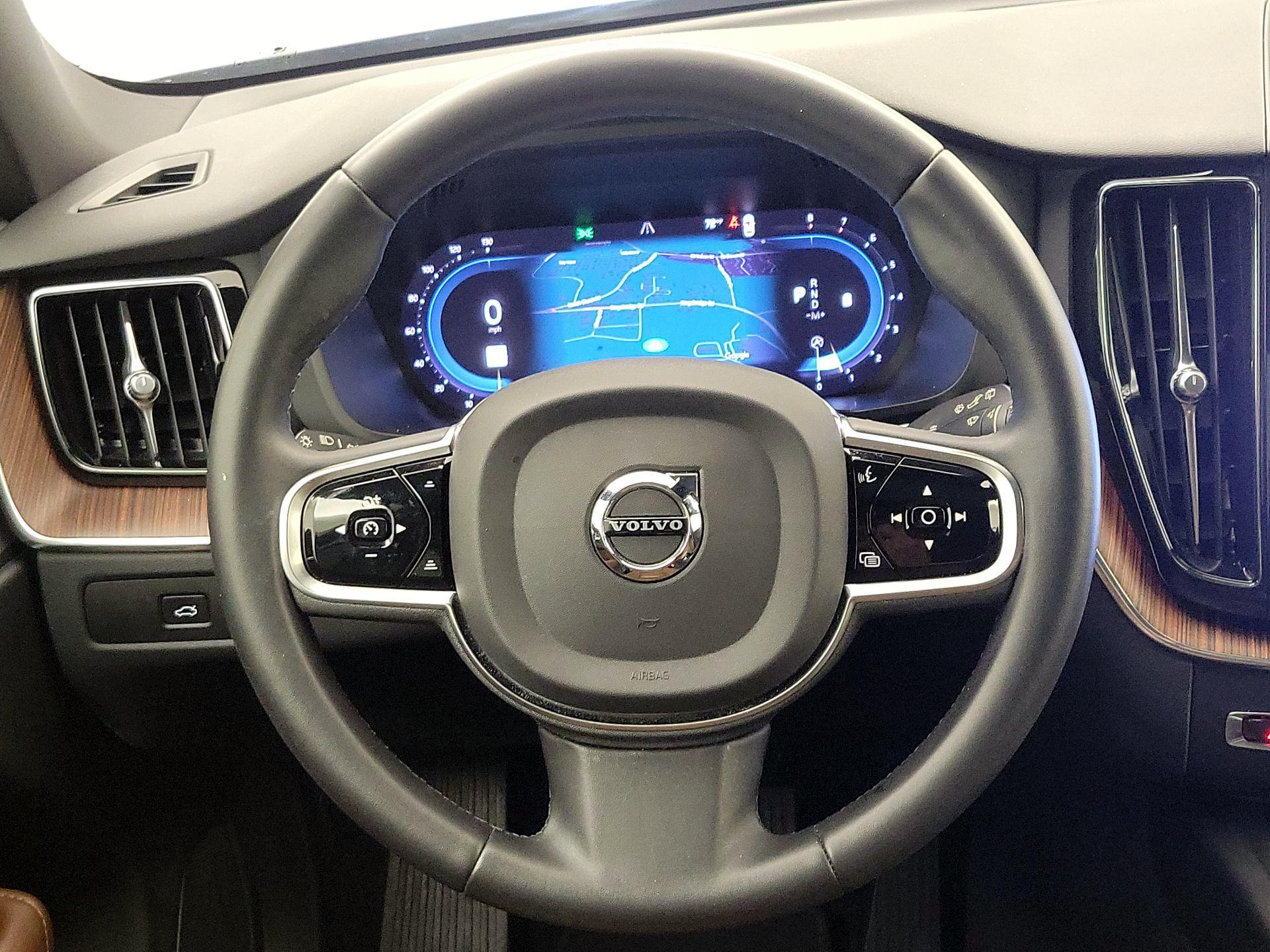 Thumbnail: 2023 Volvo XC60 - 10