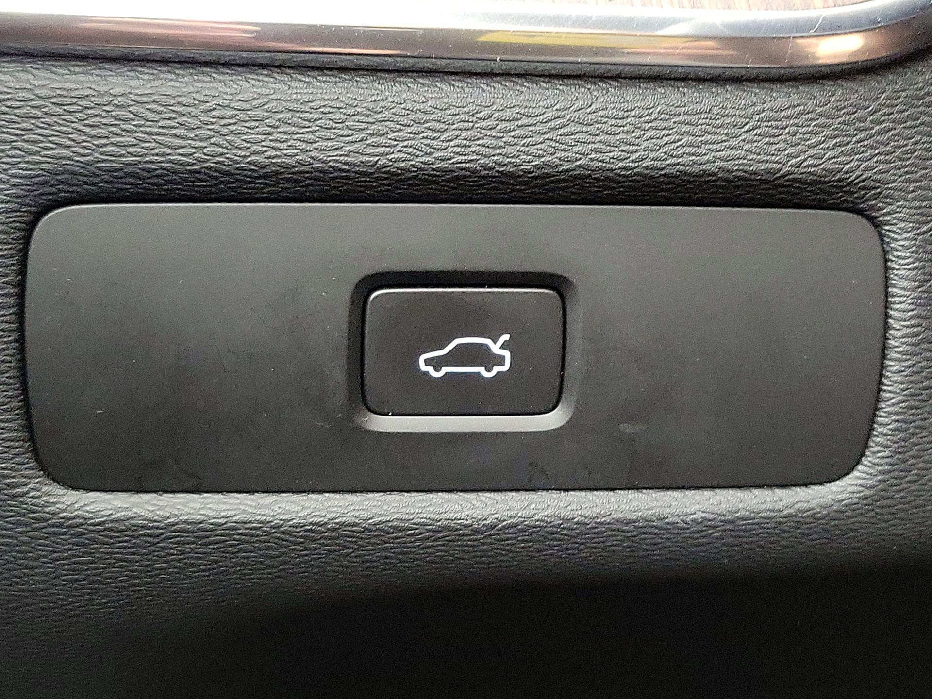 Thumbnail: 2023 Volvo XC60 - 13