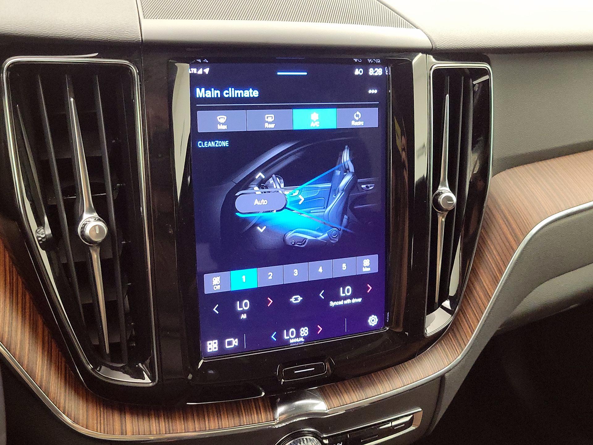 Thumbnail: 2023 Volvo XC60 - 17