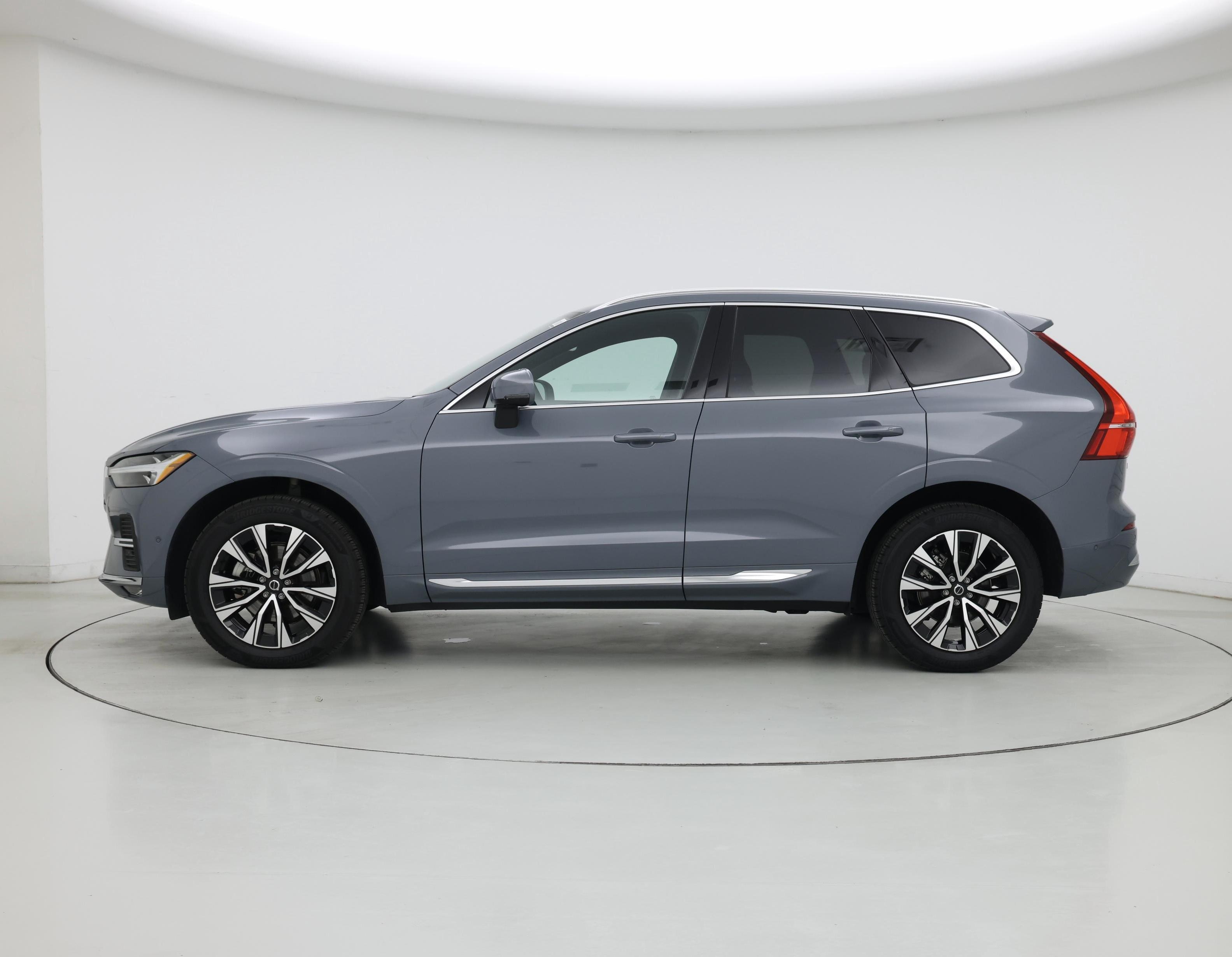 Thumbnail: 2023 Volvo XC60 - 3