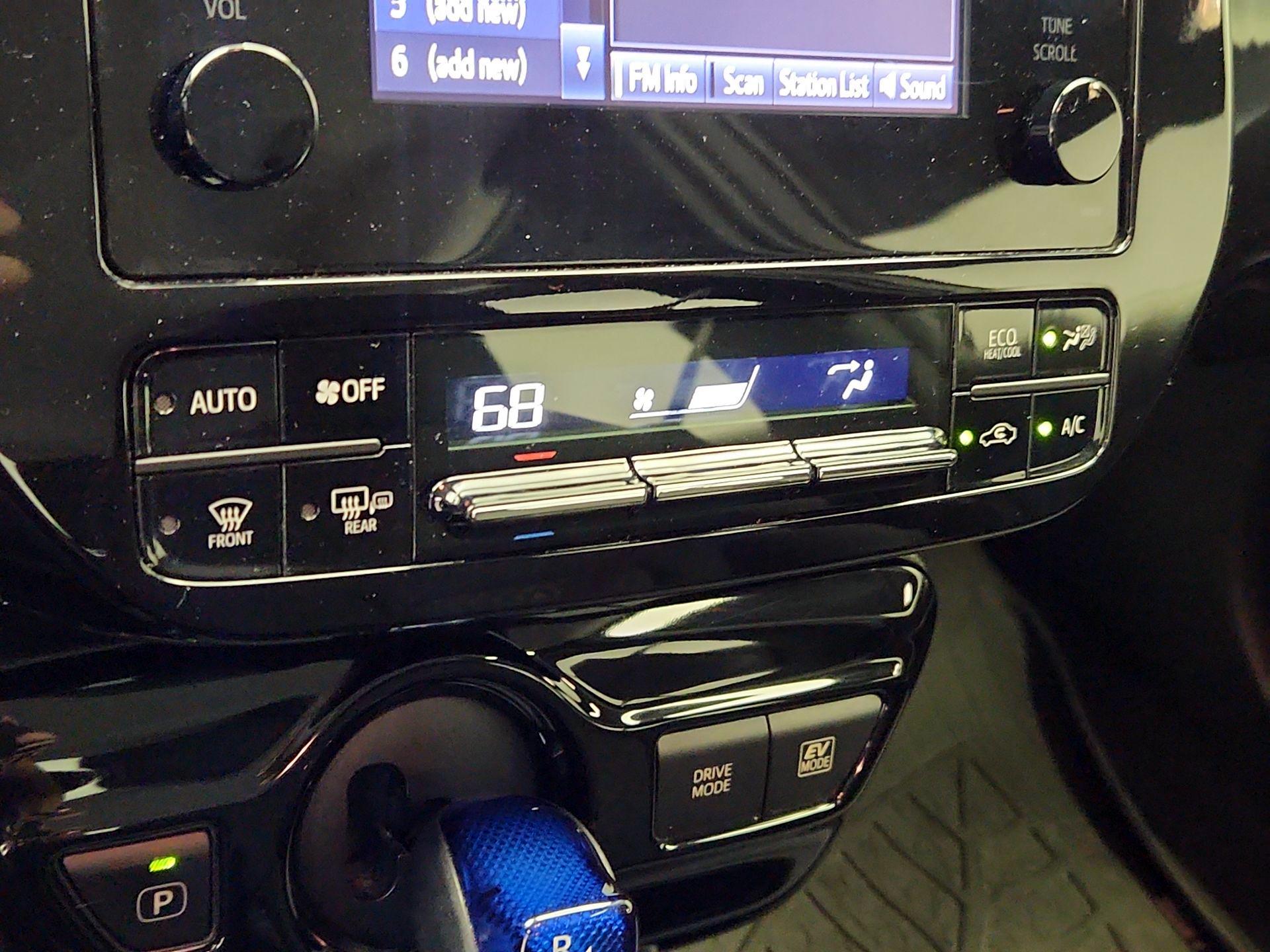 Thumbnail: 2017 Toyota Prius - 16