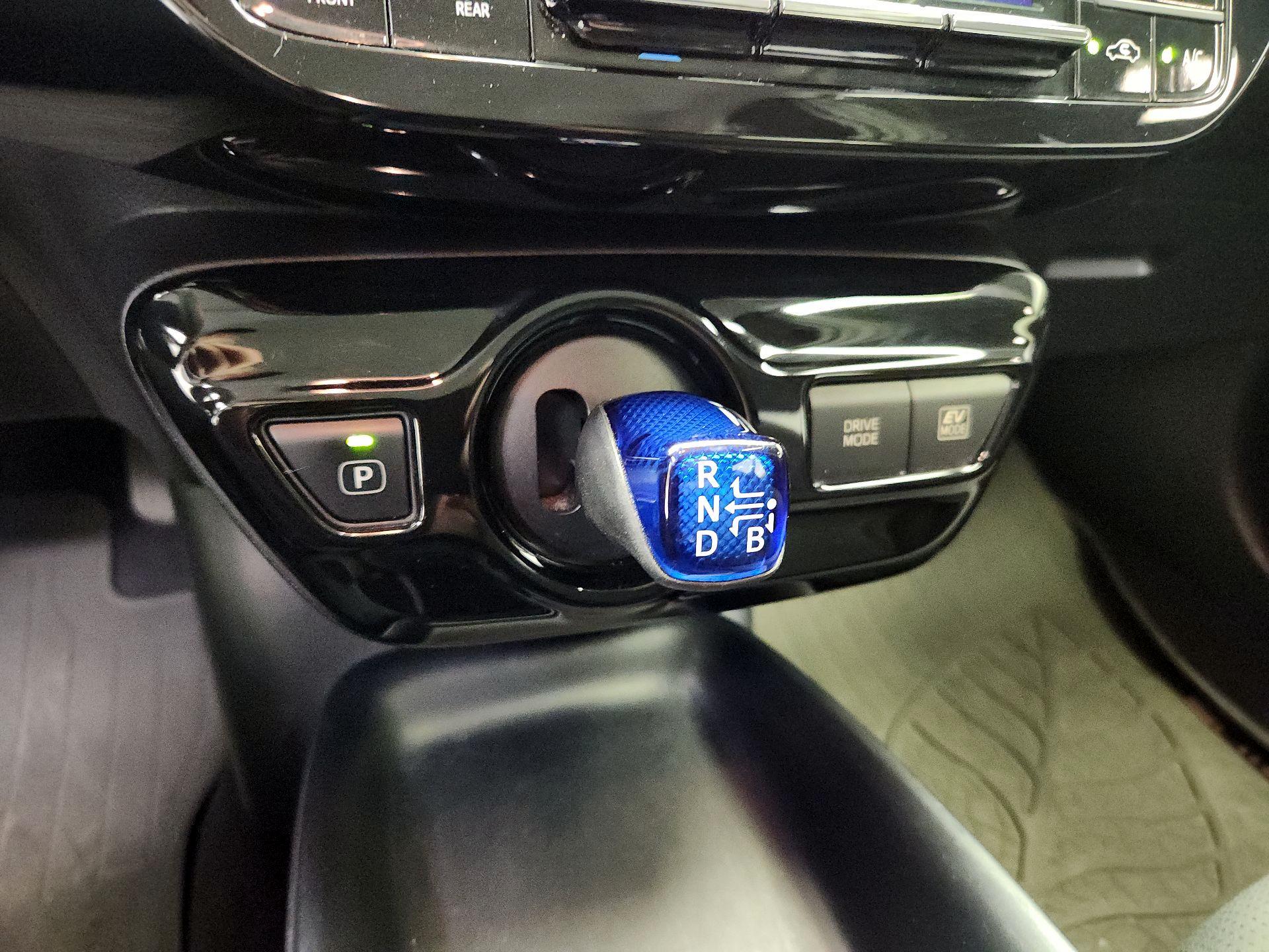 Thumbnail: 2017 Toyota Prius - 17