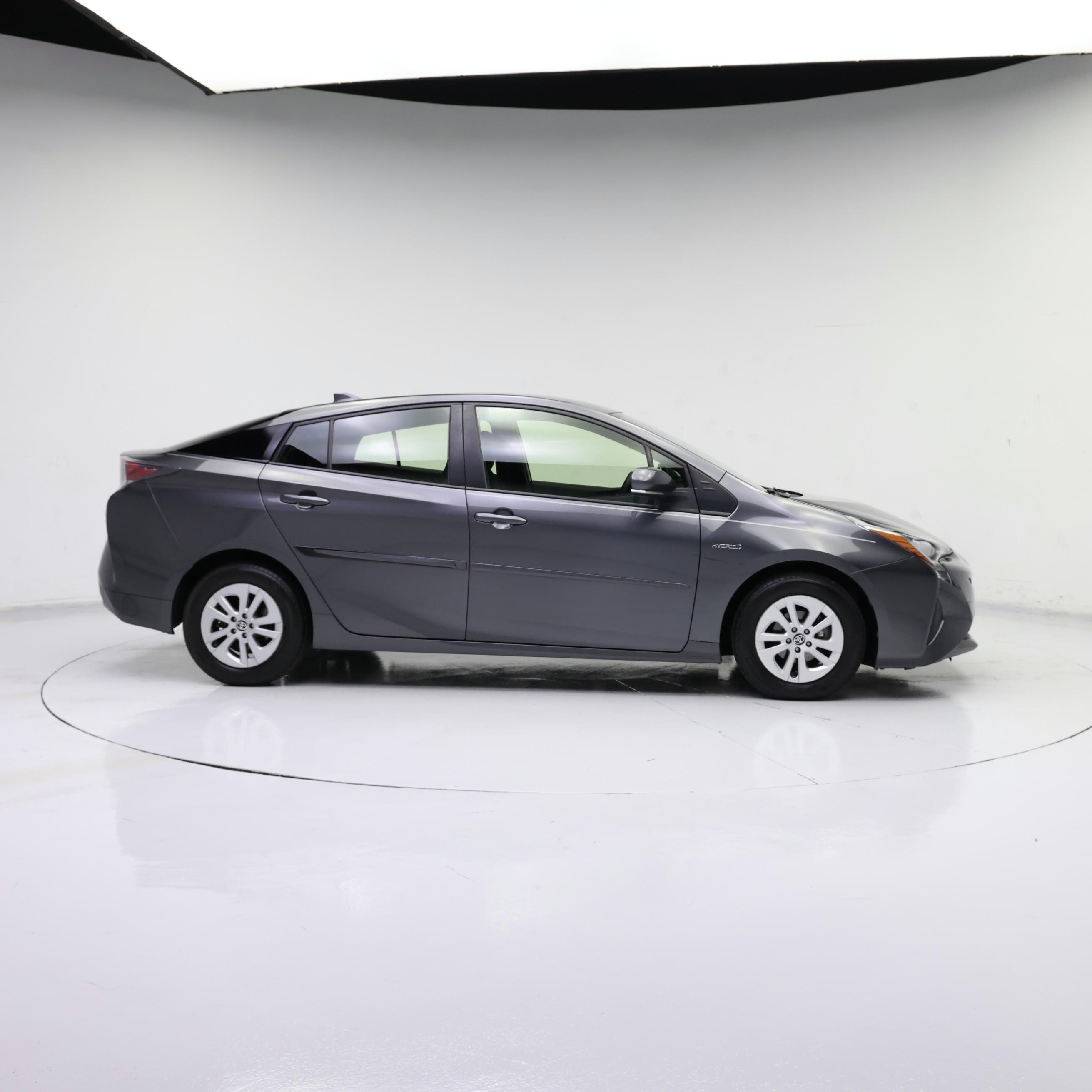 Thumbnail: 2017 Toyota Prius - 7