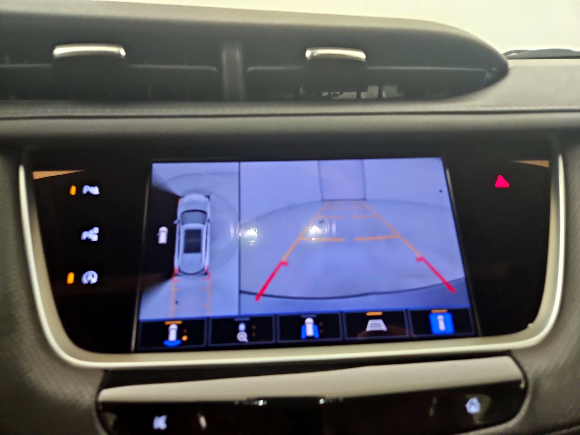 Thumbnail: 2023 Cadillac XT5 - 14