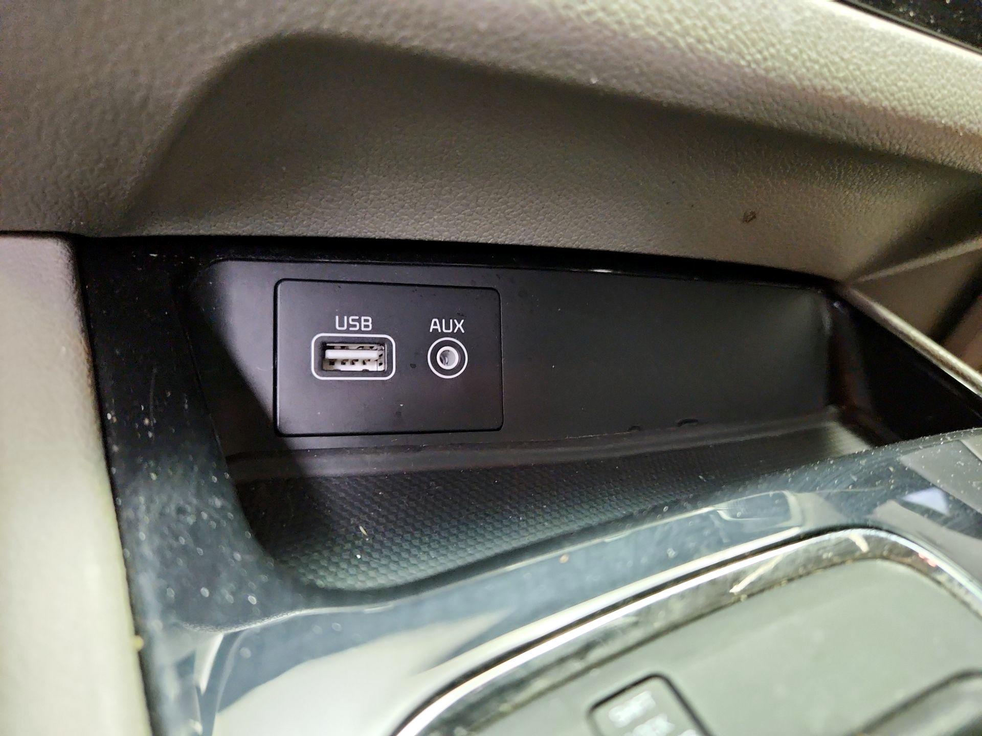 Thumbnail: 2017 Kia Sedona - 18