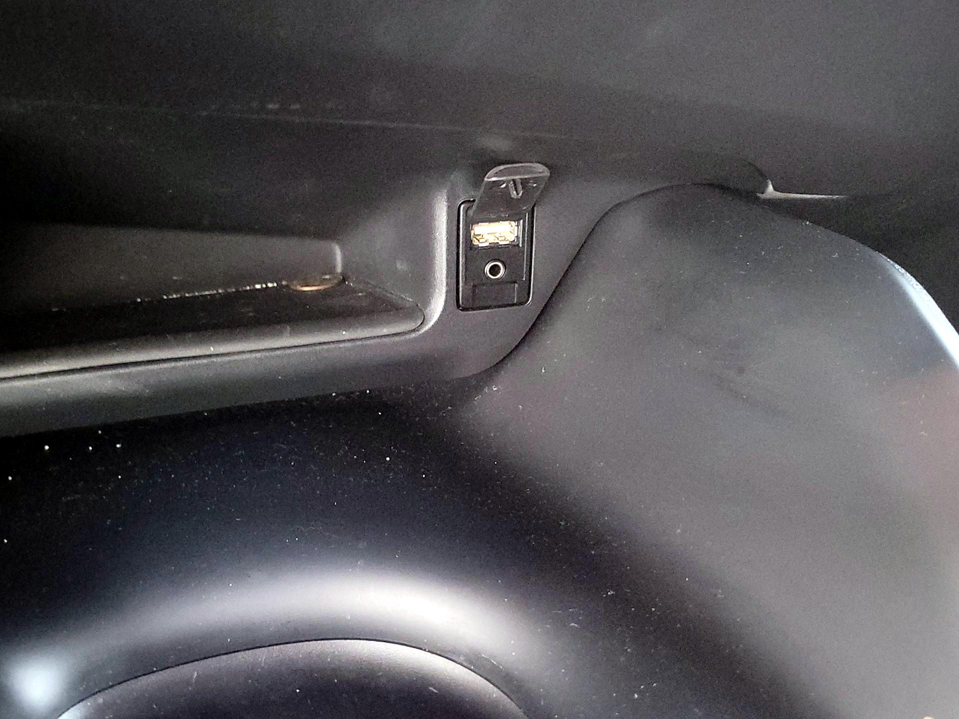 Thumbnail: 2018 Toyota C-HR - 18