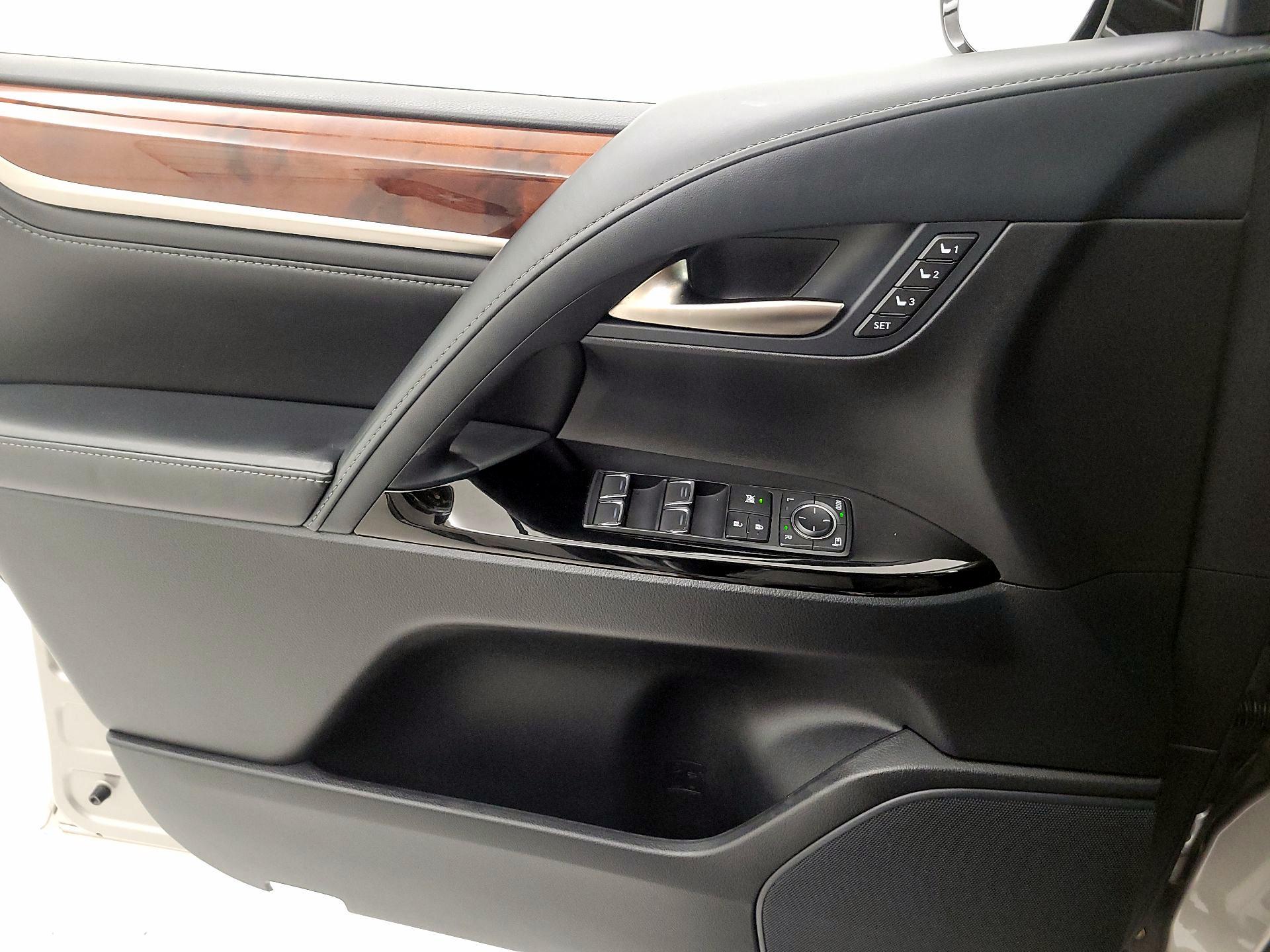 Thumbnail: 2018 Lexus LX - 12