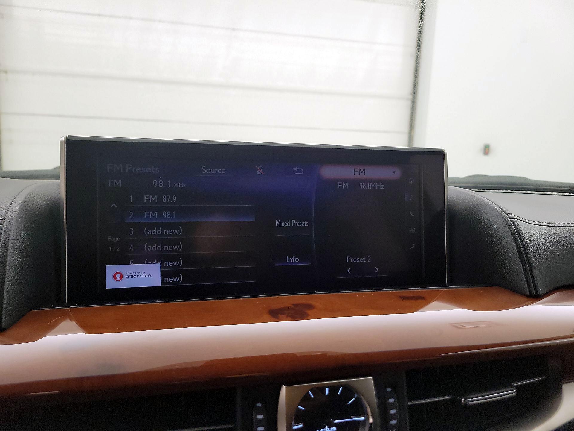 Thumbnail: 2018 Lexus LX - 16