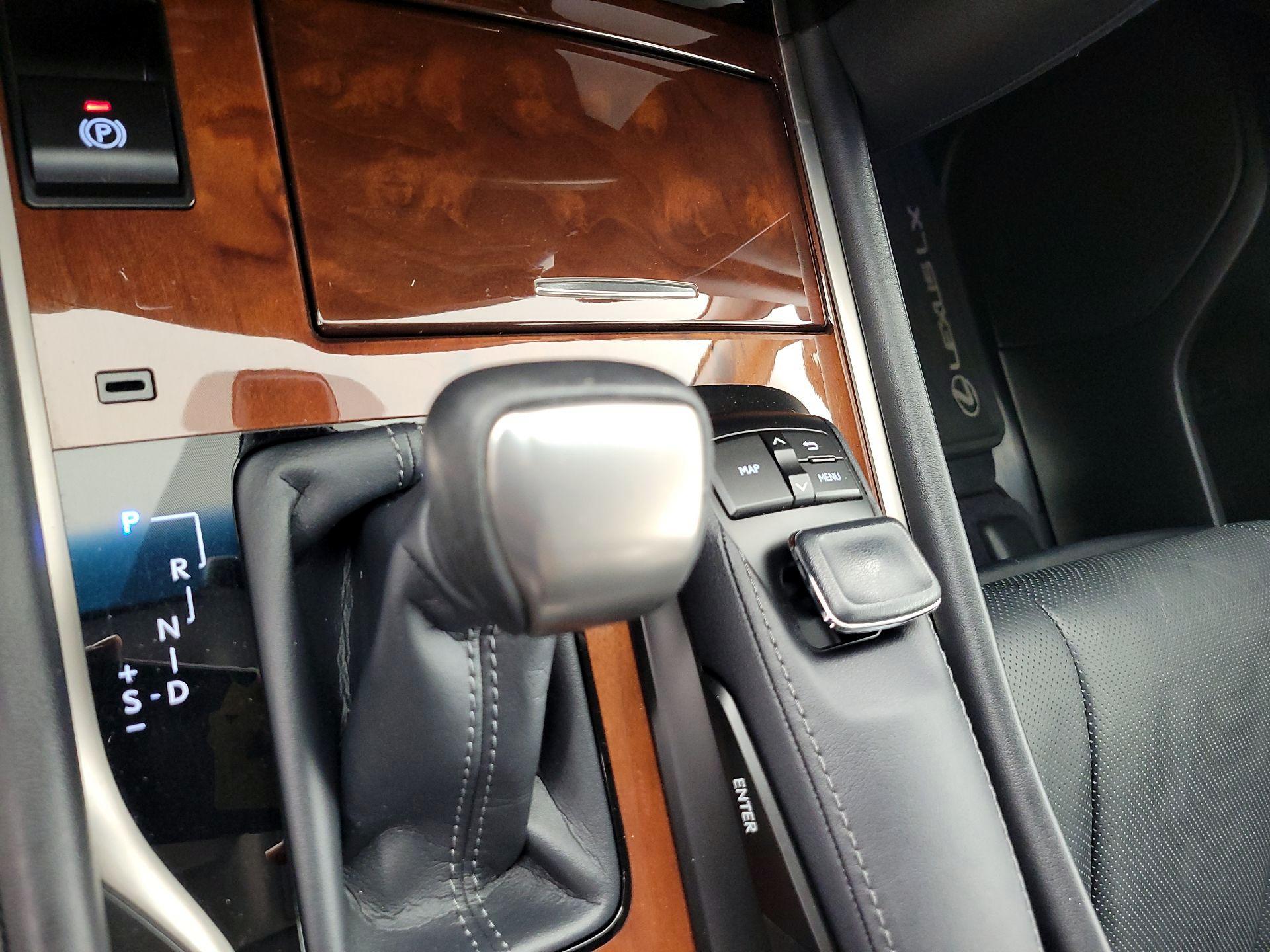 Thumbnail: 2018 Lexus LX - 18